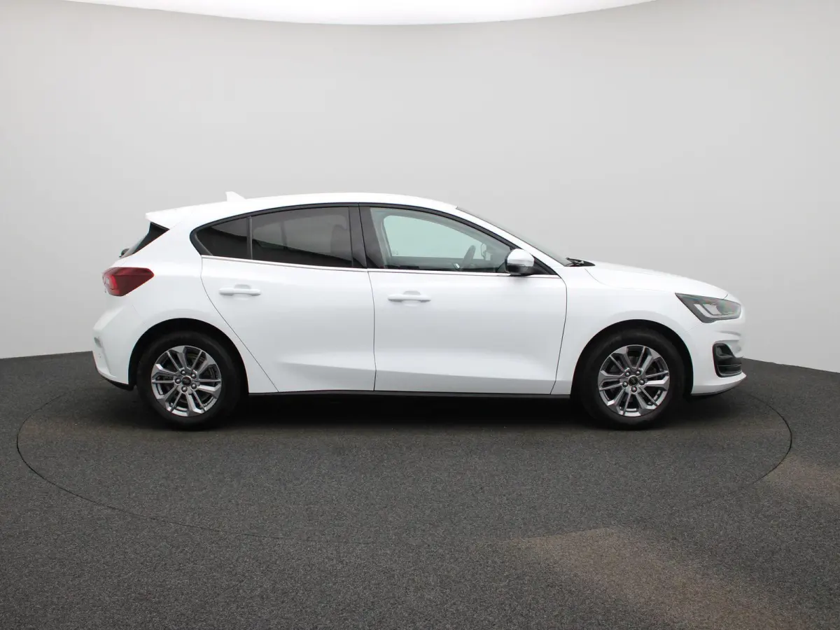 1.0 EcoBoost Hybrid Titanium | Parkeersensor voor/achter | Navigatie full map | Apple CarPlay/Android Auto | Airco automatisch | Cruise control | Extra getint glas | Lichtmetalen velgen |