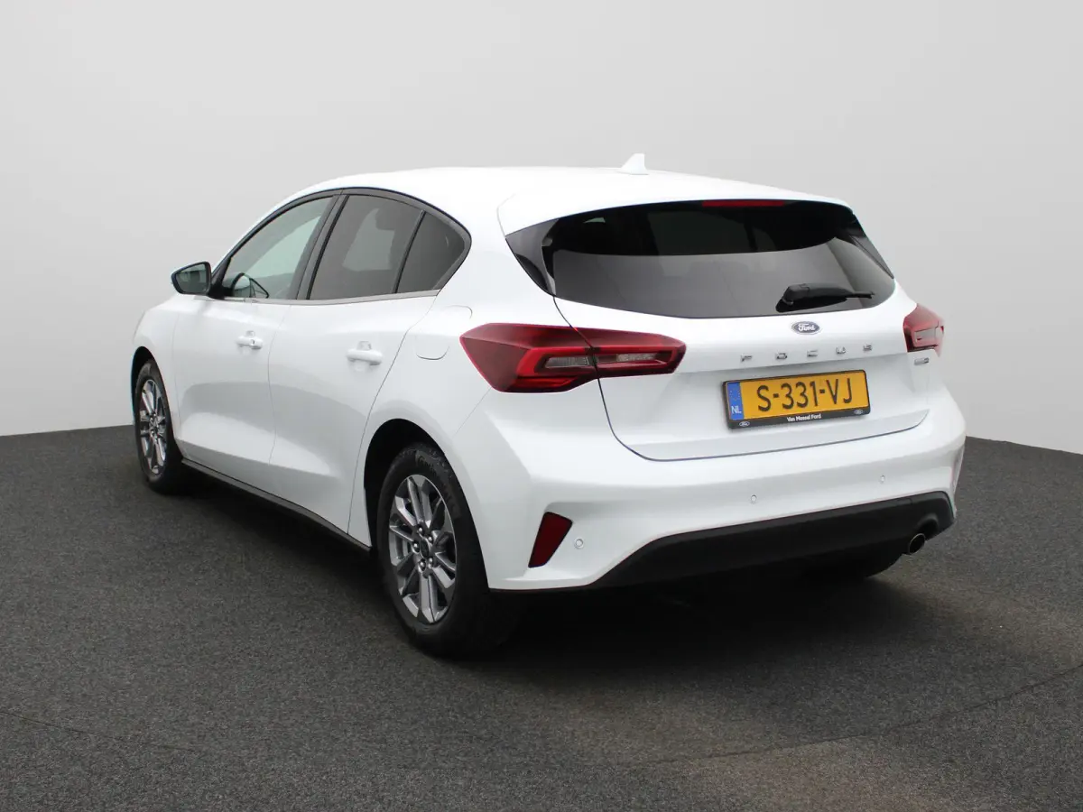 1.0 EcoBoost Hybrid Titanium | Parkeersensor voor/achter | Navigatie full map | Apple CarPlay/Android Auto | Airco automatisch | Cruise control | Extra getint glas | Lichtmetalen velgen |