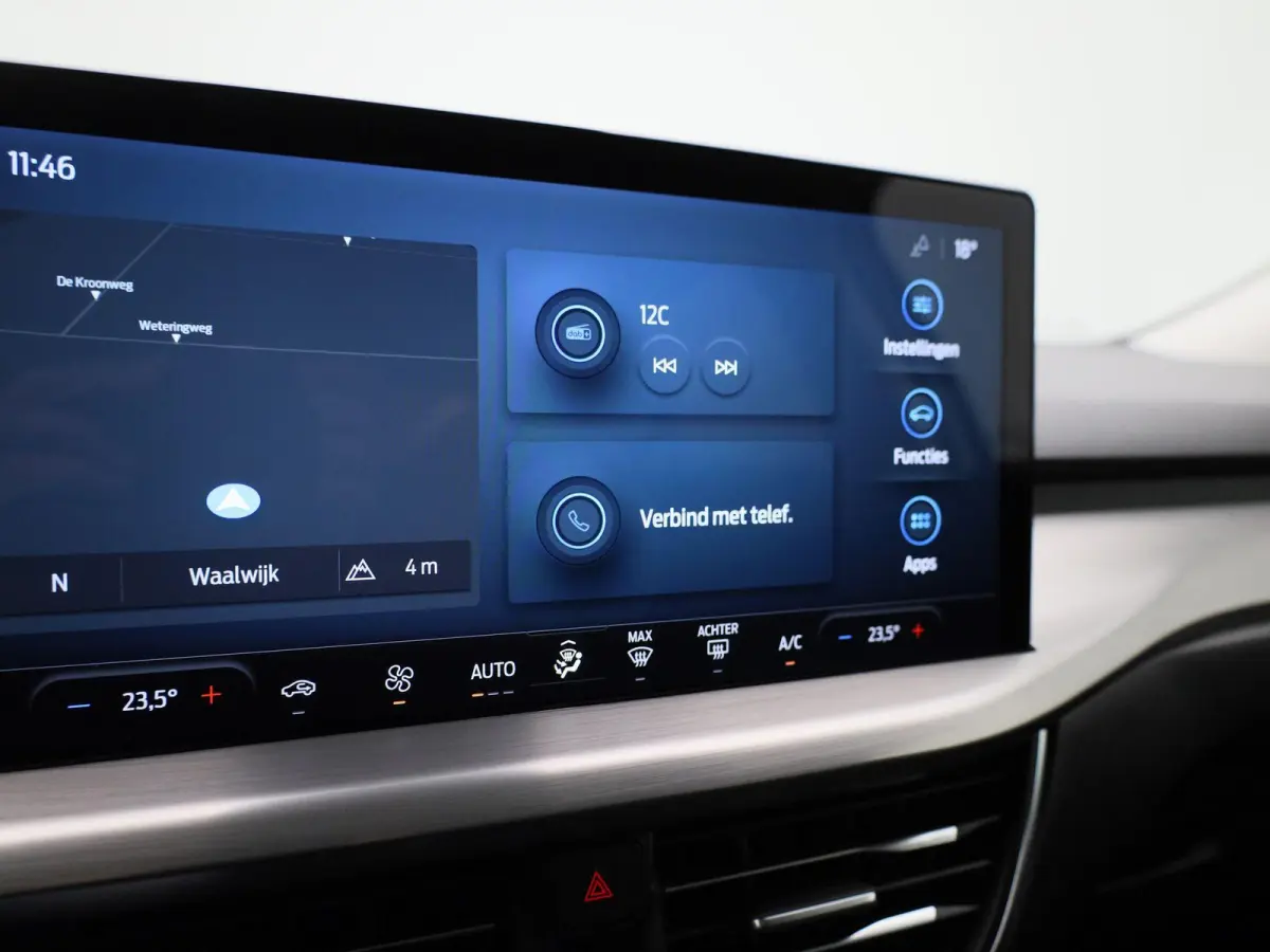 1.0 EcoBoost Hybrid Titanium | Parkeersensor voor/achter | Navigatie full map | Apple CarPlay/Android Auto | Airco automatisch | Cruise control | Extra getint glas | Lichtmetalen velgen |