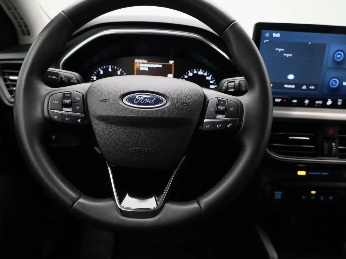 1.0 EcoBoost Hybrid Titanium | Parkeersensor voor/achter | Navigatie full map | Apple CarPlay/Android Auto | Airco automatisch | Cruise control | Extra getint glas | Lichtmetalen velgen |