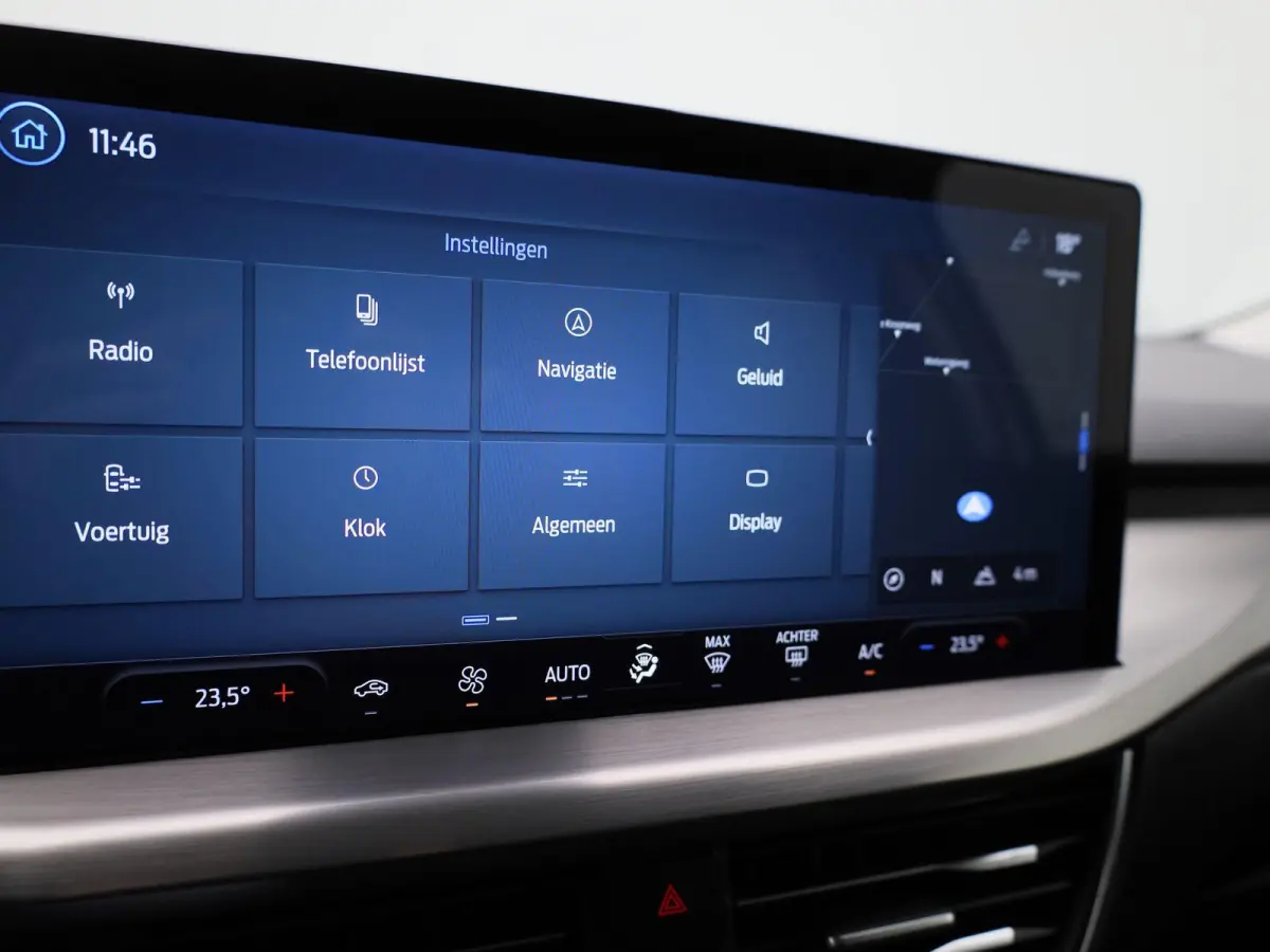 1.0 EcoBoost Hybrid Titanium | Parkeersensor voor/achter | Navigatie full map | Apple CarPlay/Android Auto | Airco automatisch | Cruise control | Extra getint glas | Lichtmetalen velgen |