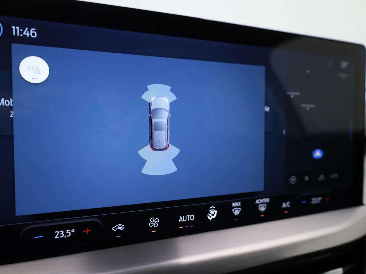 1.0 EcoBoost Hybrid Titanium | Parkeersensor voor/achter | Navigatie full map | Apple CarPlay/Android Auto | Airco automatisch | Cruise control | Extra getint glas | Lichtmetalen velgen |
