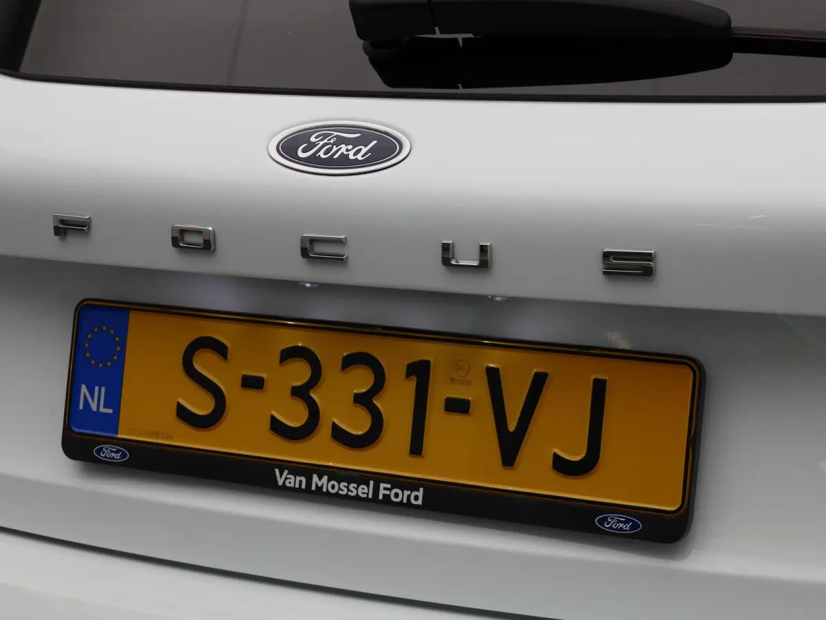 1.0 EcoBoost Hybrid Titanium | Parkeersensor voor/achter | Navigatie full map | Apple CarPlay/Android Auto | Airco automatisch | Cruise control | Extra getint glas | Lichtmetalen velgen |