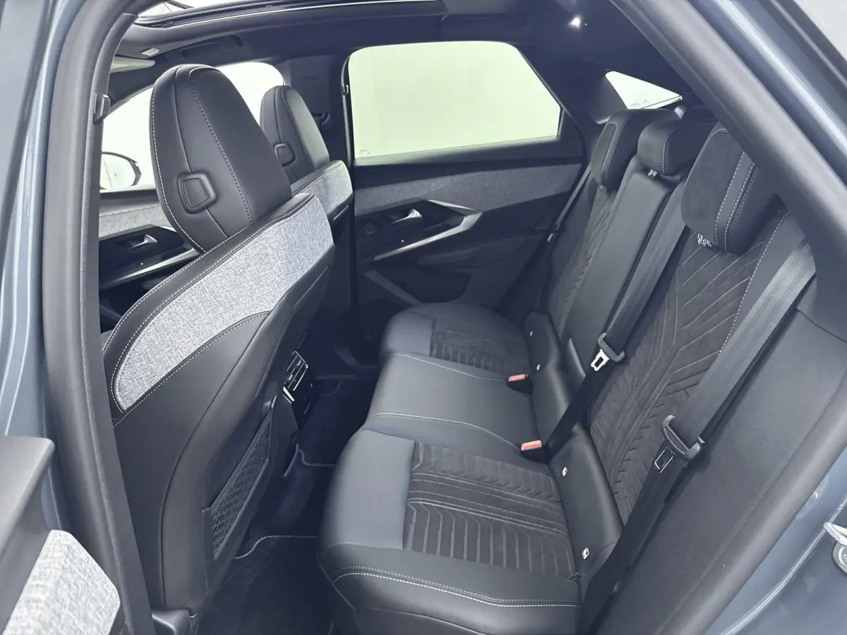 Launch Edition 325 Dual Motor 73 kWh Elec. Achterklep| Stoelverwarming| Elec. Stoelen| open dak