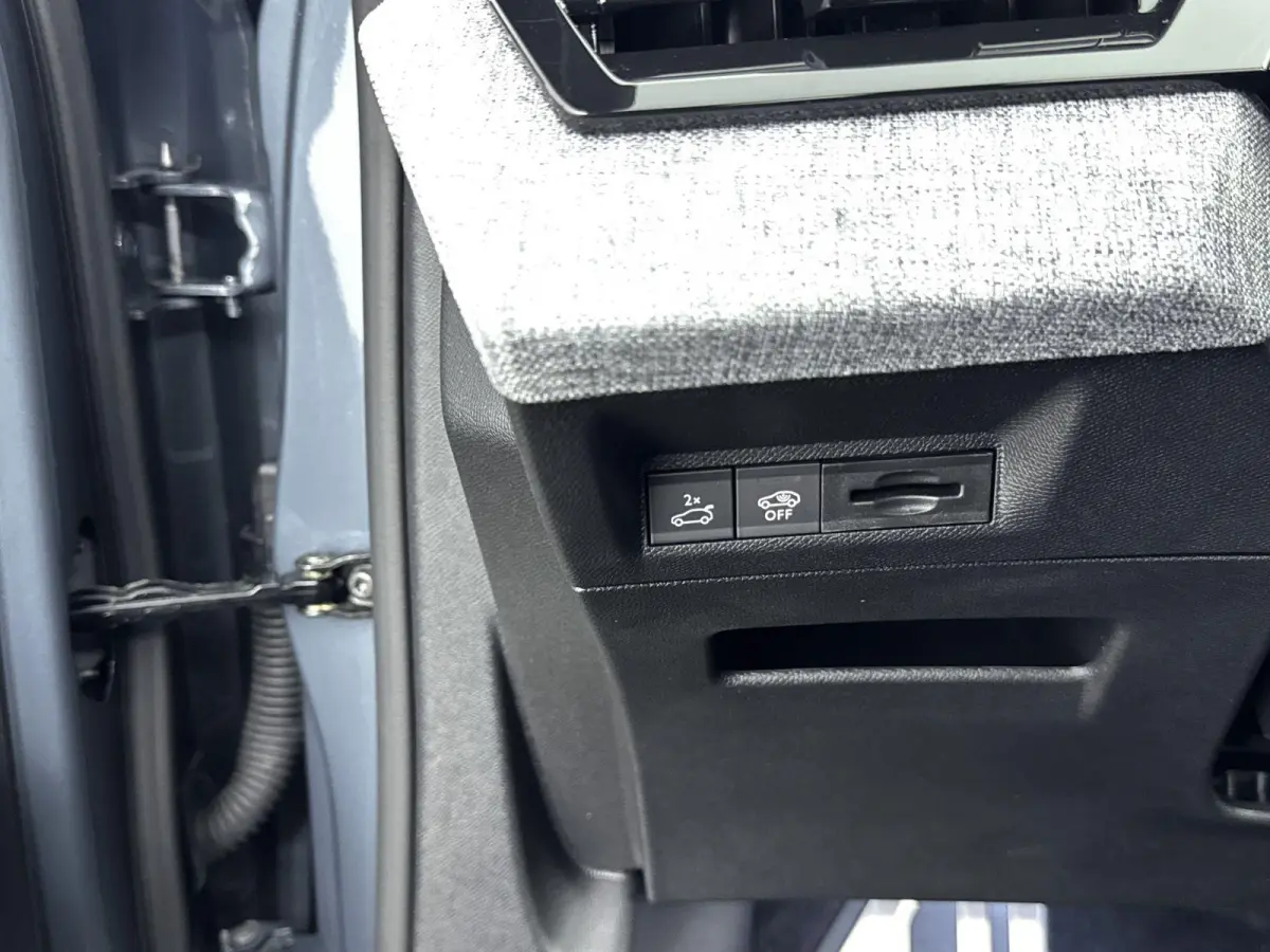 Launch Edition 325 Dual Motor 73 kWh Elec. Achterklep| Stoelverwarming| Elec. Stoelen| open dak