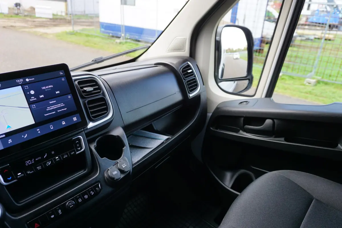 2.2 BlueHDi 140 L2H2 3.5t in nieuwstaat |Standkachel |3500 KG |Keyless entry |Stoelverwarming |2e airbag |Groot scherm |Camera |Cruise |Navi |Carplay |1e eigenaar |EURO6
