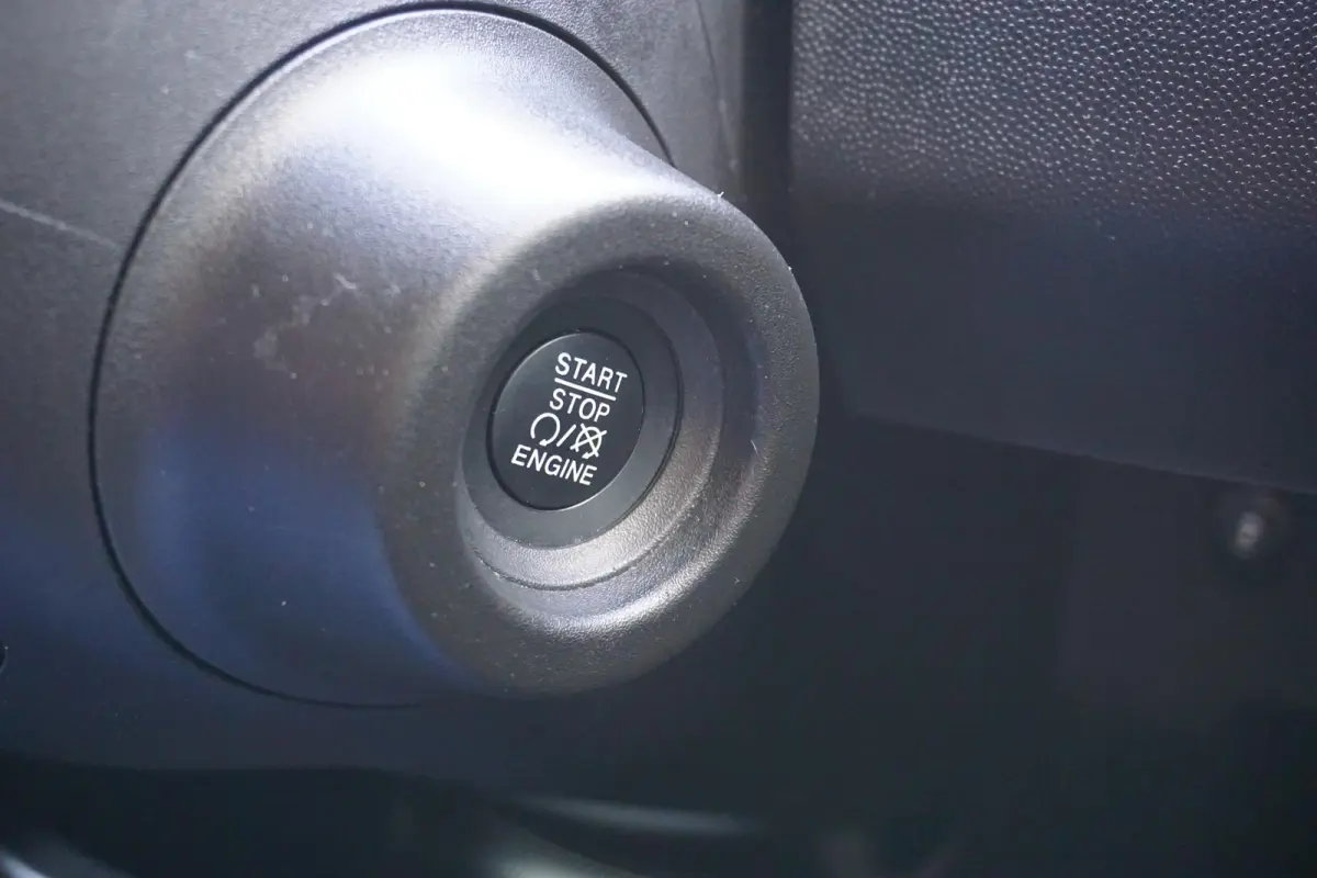 2.2 BlueHDi 140 L2H2 3.5t in nieuwstaat |Standkachel |3500 KG |Keyless entry |Stoelverwarming |2e airbag |Groot scherm |Camera |Cruise |Navi |Carplay |1e eigenaar |EURO6