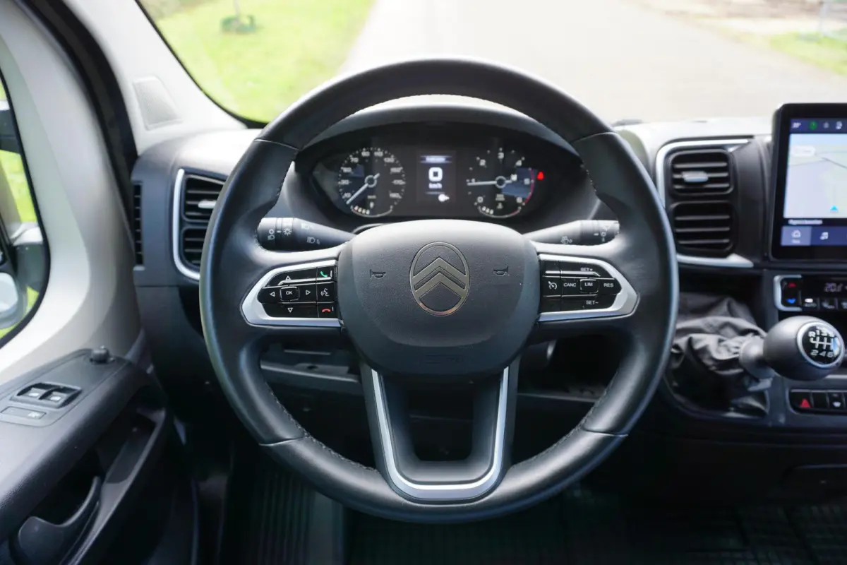 2.2 BlueHDi 140 L2H2 3.5t in nieuwstaat |Standkachel |3500 KG |Keyless entry |Stoelverwarming |2e airbag |Groot scherm |Camera |Cruise |Navi |Carplay |1e eigenaar |EURO6