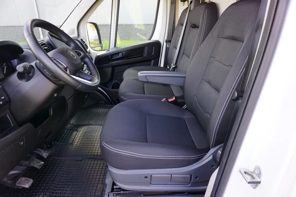 2.2 BlueHDi 140 L2H2 3.5t in nieuwstaat |Standkachel |3500 KG |Keyless entry |Stoelverwarming |2e airbag |Groot scherm |Camera |Cruise |Navi |Carplay |1e eigenaar |EURO6