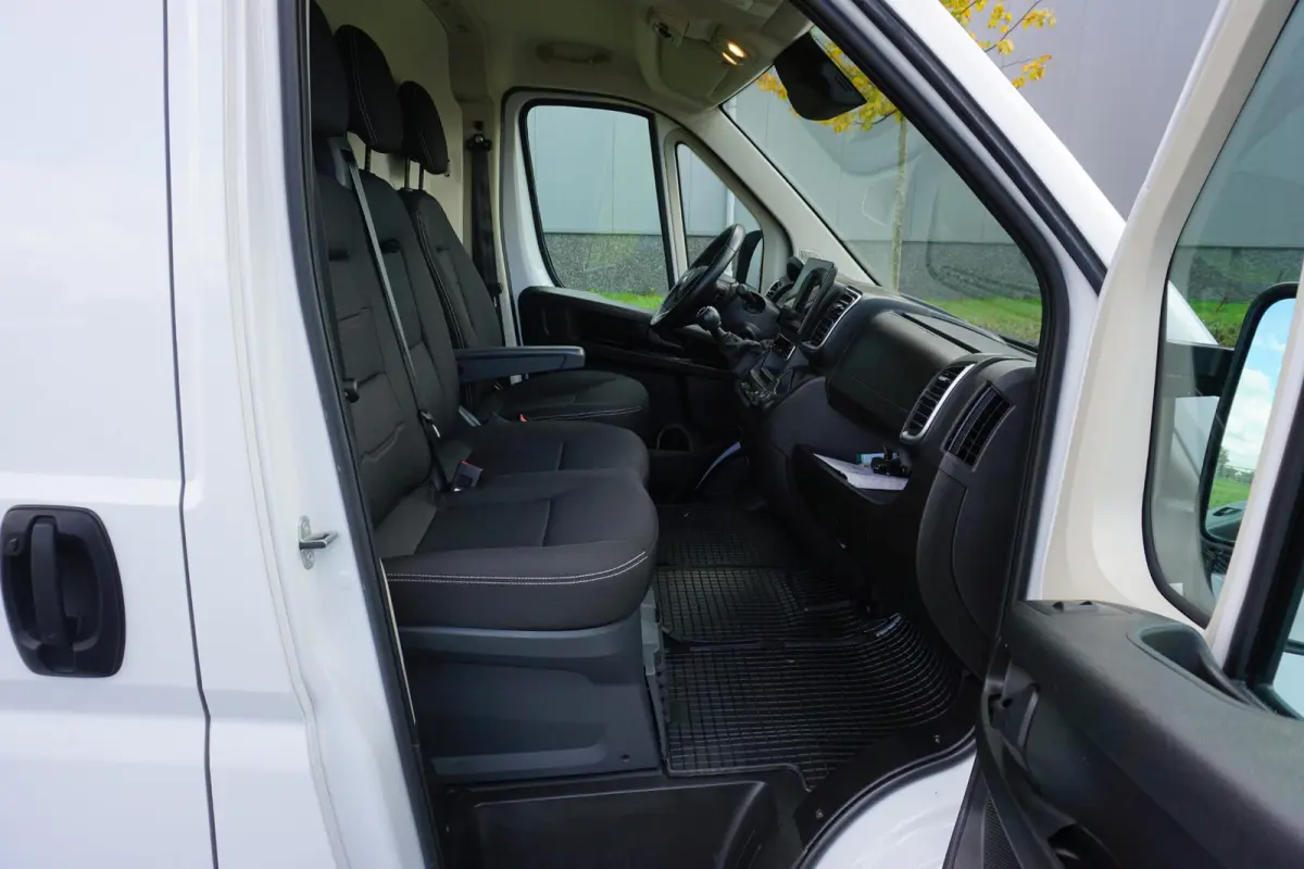 2.2 BlueHDi 140 L2H2 3.5t in nieuwstaat |Standkachel |3500 KG |Keyless entry |Stoelverwarming |2e airbag |Groot scherm |Camera |Cruise |Navi |Carplay |1e eigenaar |EURO6