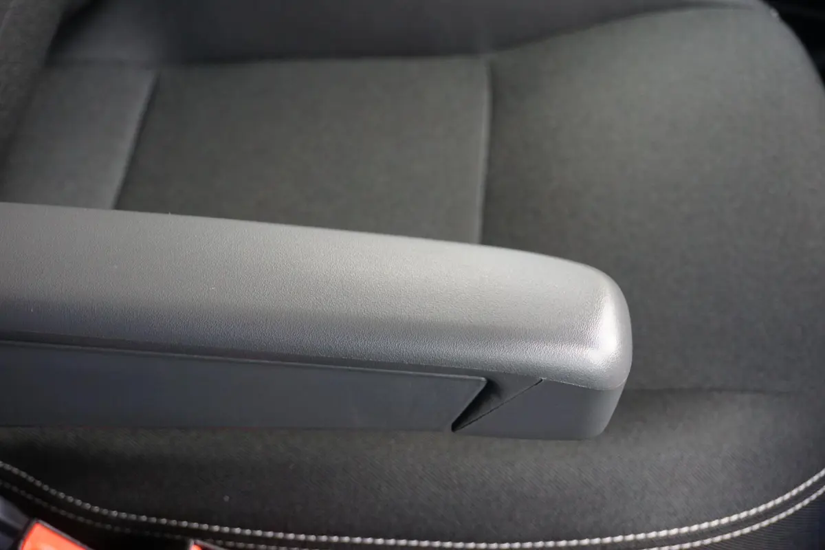 2.2 BlueHDi 140 L2H2 3.5t in nieuwstaat |Standkachel |3500 KG |Keyless entry |Stoelverwarming |2e airbag |Groot scherm |Camera |Cruise |Navi |Carplay |1e eigenaar |EURO6