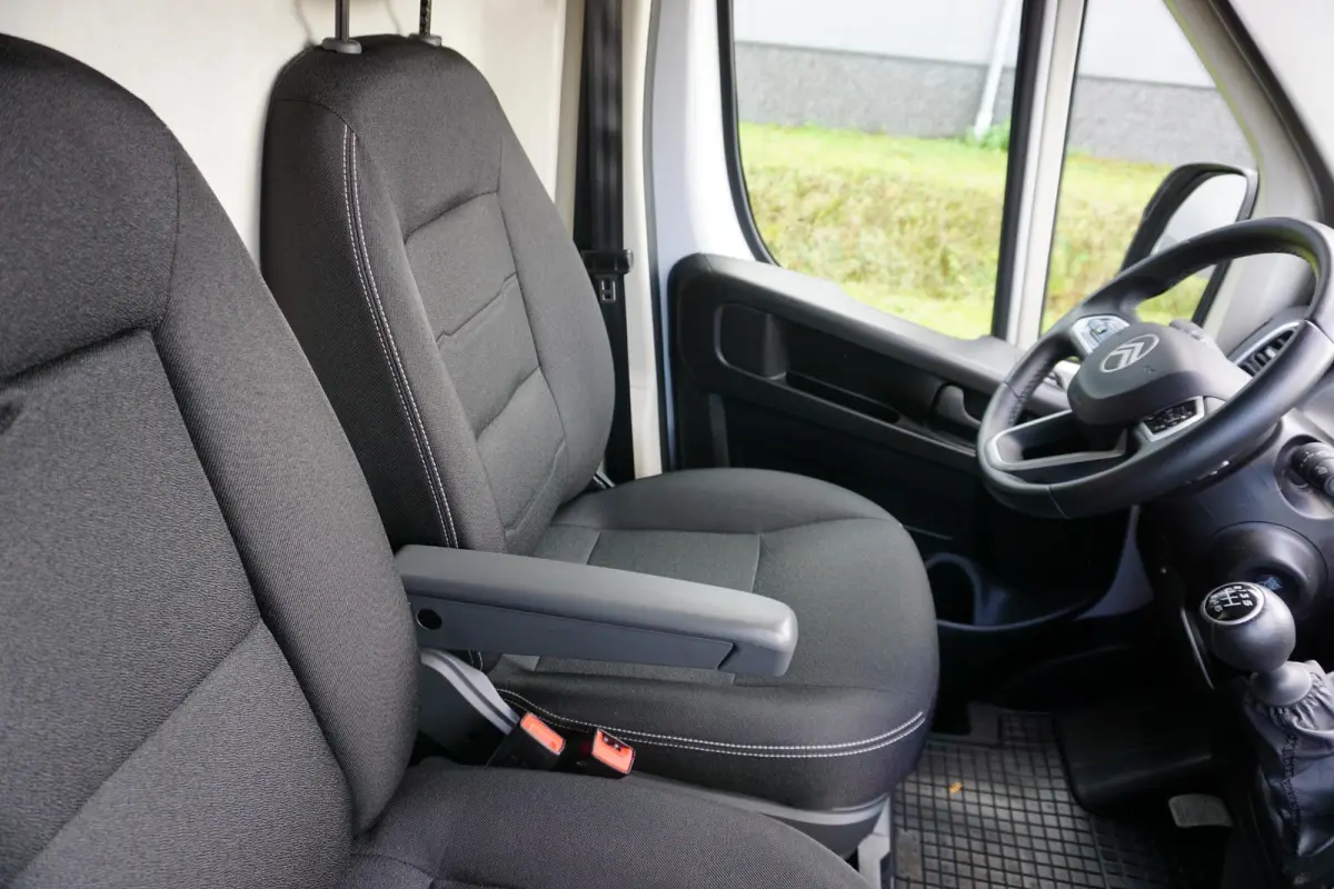 2.2 BlueHDi 140 L2H2 3.5t in nieuwstaat |Standkachel |3500 KG |Keyless entry |Stoelverwarming |2e airbag |Groot scherm |Camera |Cruise |Navi |Carplay |1e eigenaar |EURO6