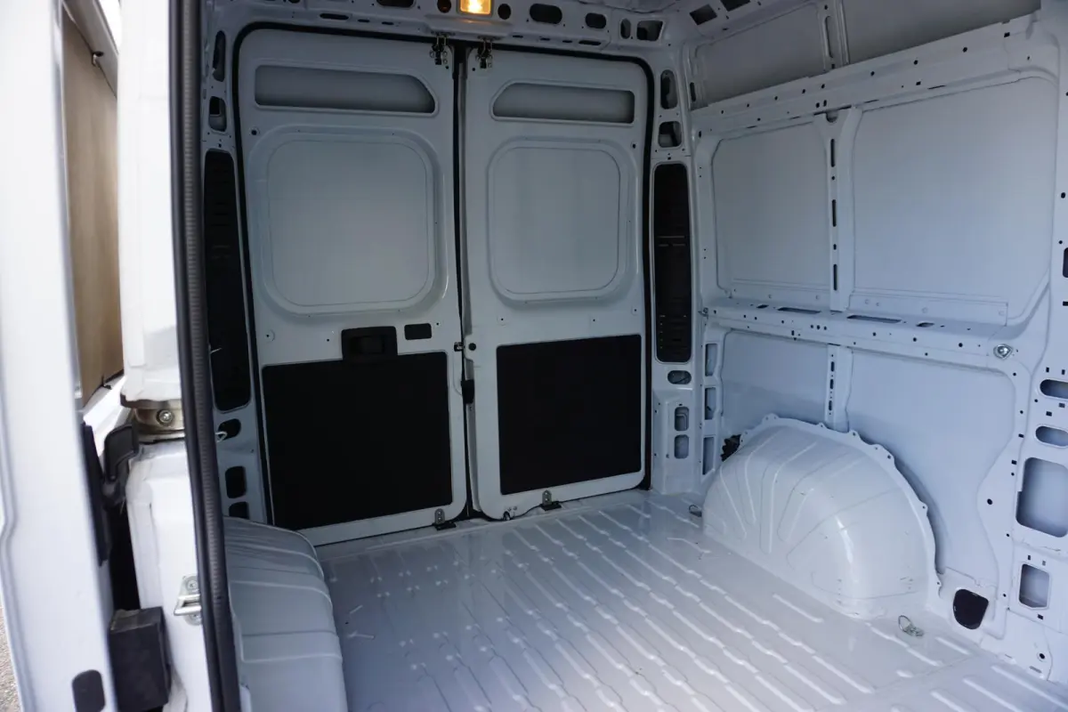 2.2 BlueHDi 140 L2H2 3.5t in nieuwstaat |Standkachel |3500 KG |Keyless entry |Stoelverwarming |2e airbag |Groot scherm |Camera |Cruise |Navi |Carplay |1e eigenaar |EURO6