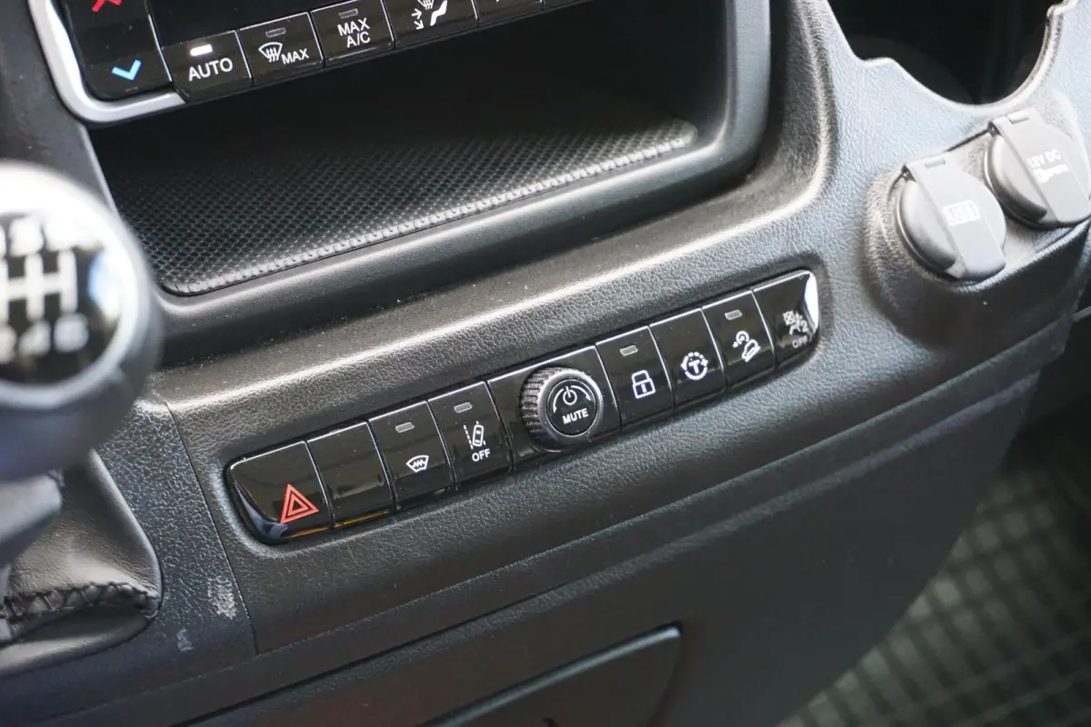 2.2 BlueHDi 140 L2H2 3.5t in nieuwstaat |Standkachel |3500 KG |Keyless entry |Stoelverwarming |2e airbag |Groot scherm |Camera |Cruise |Navi |Carplay |1e eigenaar |EURO6