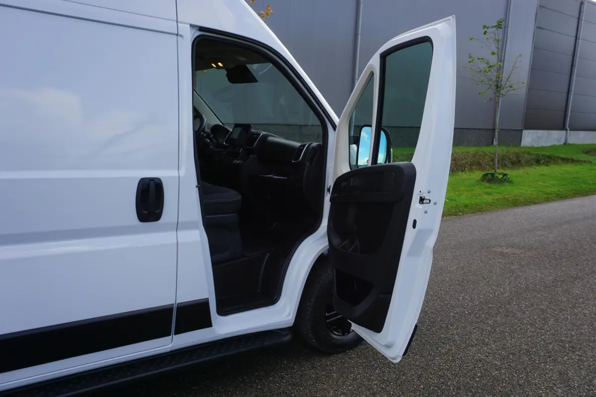 2.2 BlueHDi 140 L2H2 3.5t in nieuwstaat |Standkachel |3500 KG |Keyless entry |Stoelverwarming |2e airbag |Groot scherm |Camera |Cruise |Navi |Carplay |1e eigenaar |EURO6