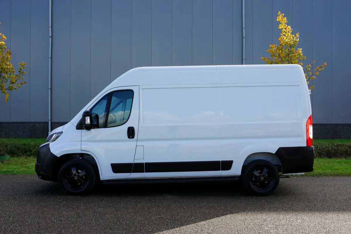 2.2 BlueHDi 140 L2H2 3.5t in nieuwstaat |Standkachel |3500 KG |Keyless entry |Stoelverwarming |2e airbag |Groot scherm |Camera |Cruise |Navi |Carplay |1e eigenaar |EURO6