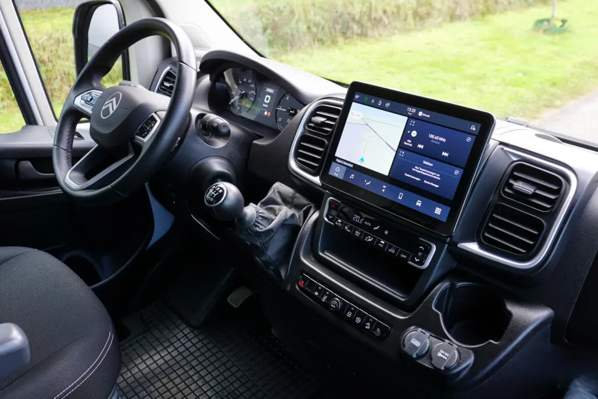 2.2 BlueHDi 140 L2H2 3.5t in nieuwstaat |Standkachel |3500 KG |Keyless entry |Stoelverwarming |2e airbag |Groot scherm |Camera |Cruise |Navi |Carplay |1e eigenaar |EURO6
