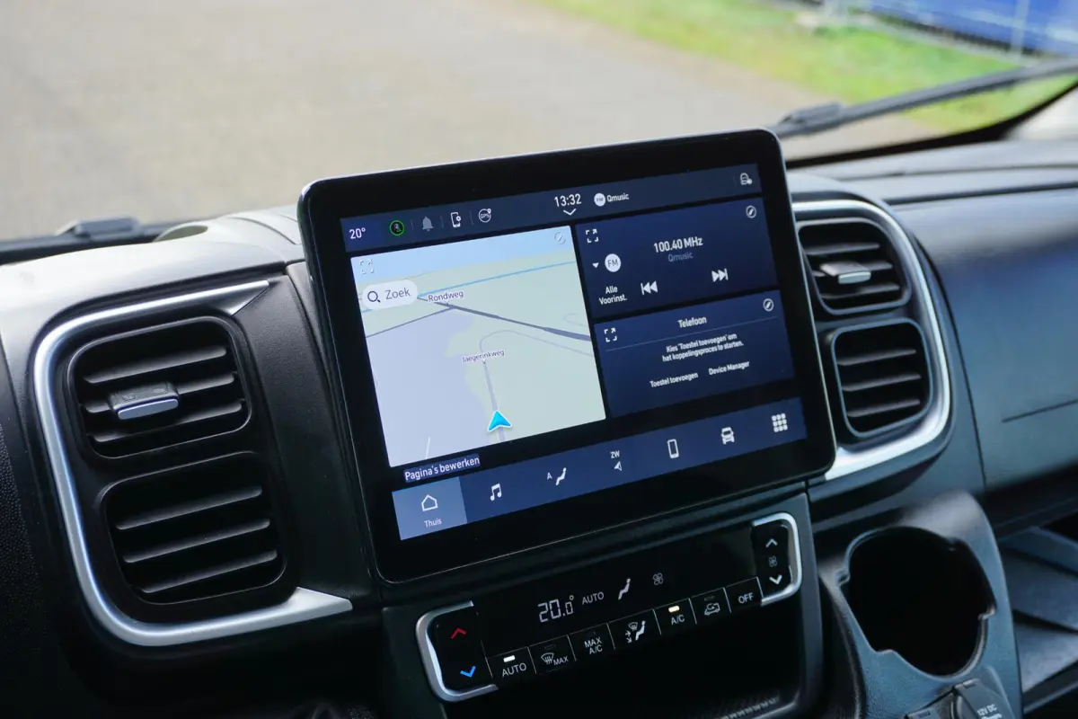 2.2 BlueHDi 140 L2H2 3.5t in nieuwstaat |Standkachel |3500 KG |Keyless entry |Stoelverwarming |2e airbag |Groot scherm |Camera |Cruise |Navi |Carplay |1e eigenaar |EURO6