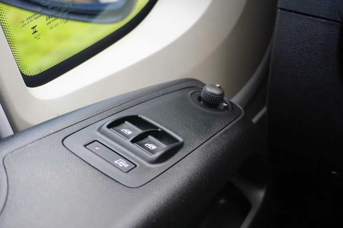 2.2 BlueHDi 140 L2H2 3.5t in nieuwstaat |Standkachel |3500 KG |Keyless entry |Stoelverwarming |2e airbag |Groot scherm |Camera |Cruise |Navi |Carplay |1e eigenaar |EURO6