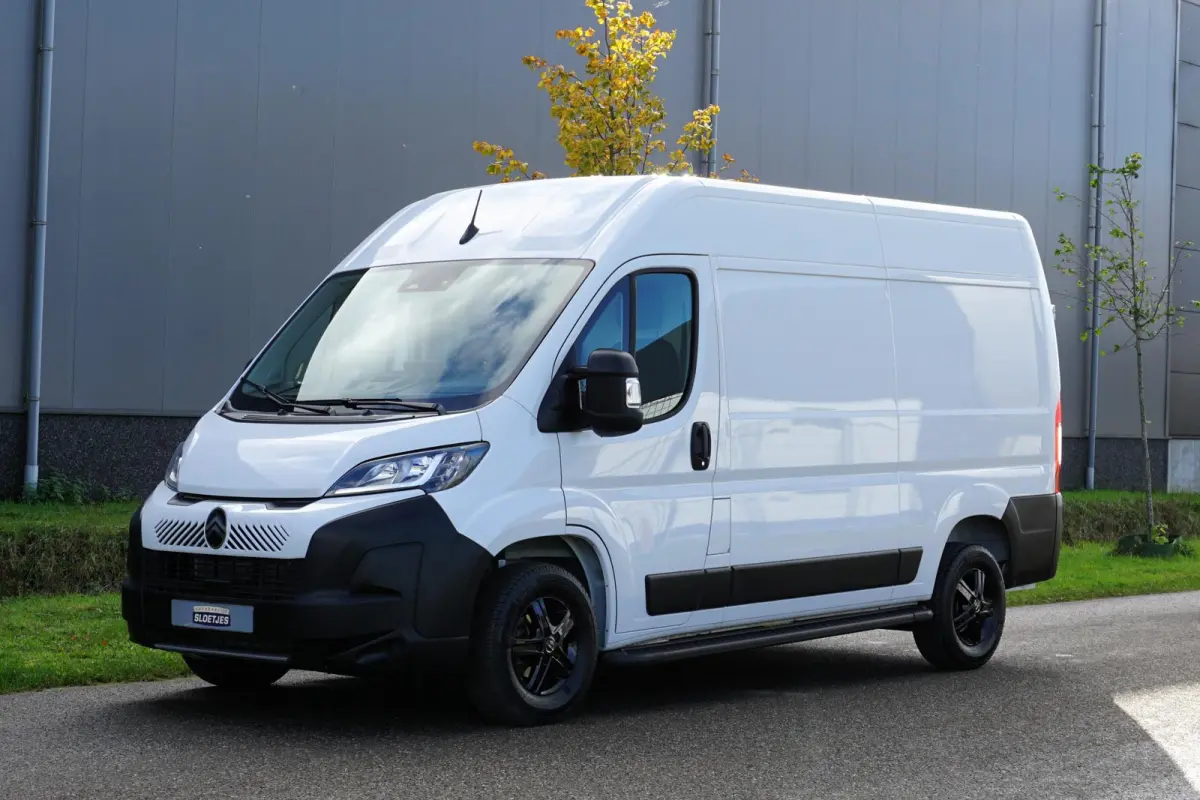 2.2 BlueHDi 140 L2H2 3.5t in nieuwstaat |Standkachel |3500 KG |Keyless entry |Stoelverwarming |2e airbag |Groot scherm |Camera |Cruise |Navi |Carplay |1e eigenaar |EURO6