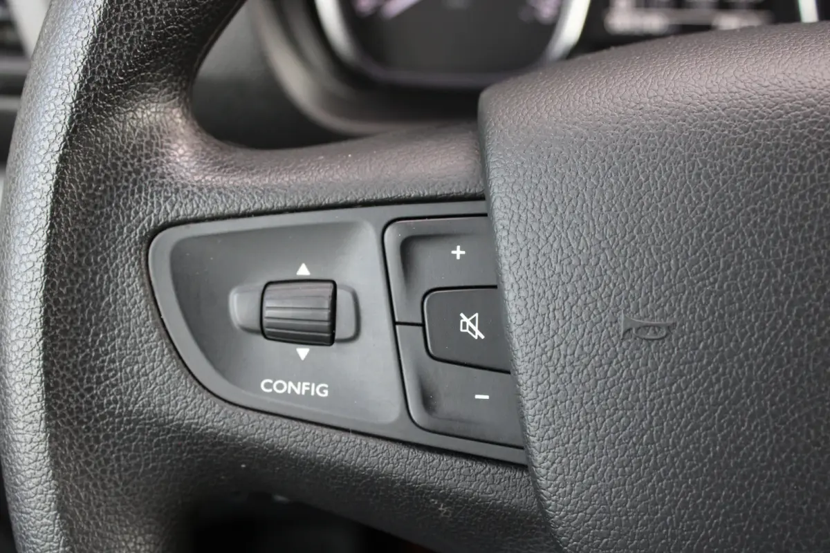 2.0 BlueHDI 120 M Driver | Navigatie | Camera | 3-Zits | Climate control | Lichtmetaal | Trekhaak | 85.000km |