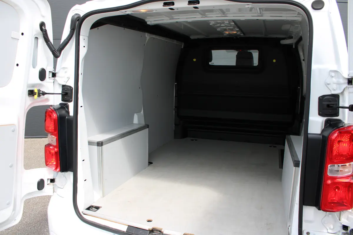 2.0 BlueHDI 120 M Driver | Navigatie | Camera | 3-Zits | Climate control | Lichtmetaal | Trekhaak | 85.000km |