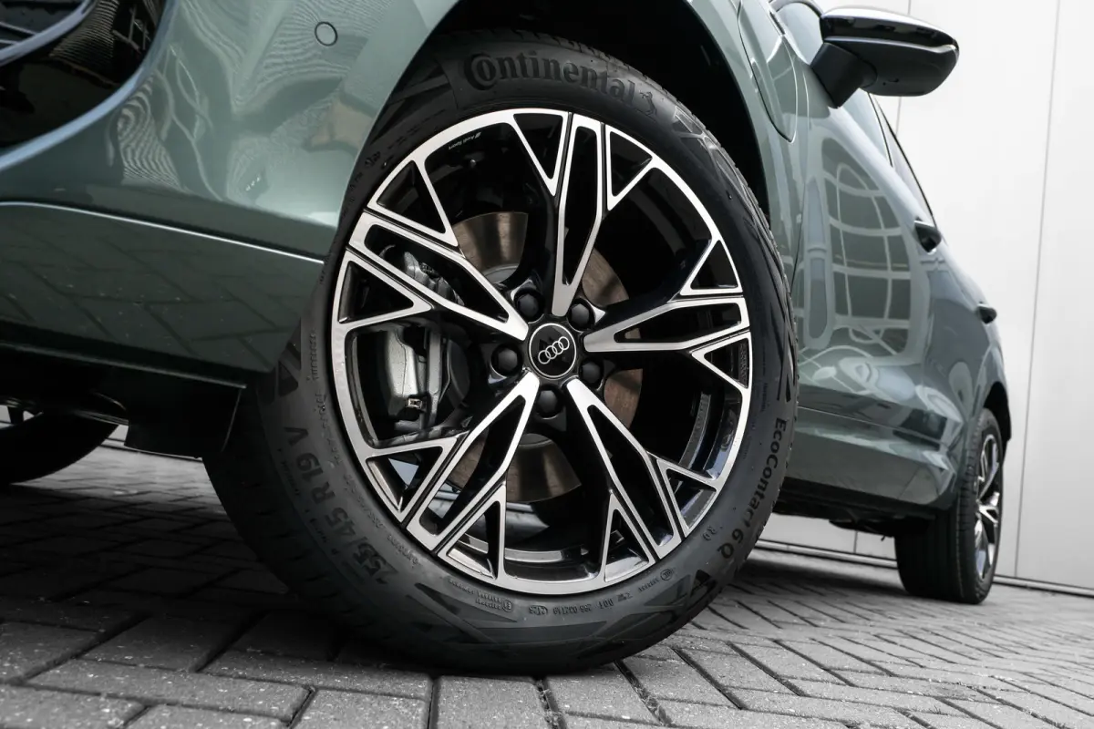 e-hybrid S edition 200 kW / 272 pk | Adaptive cruise control | Audi sound system | Cruise control
