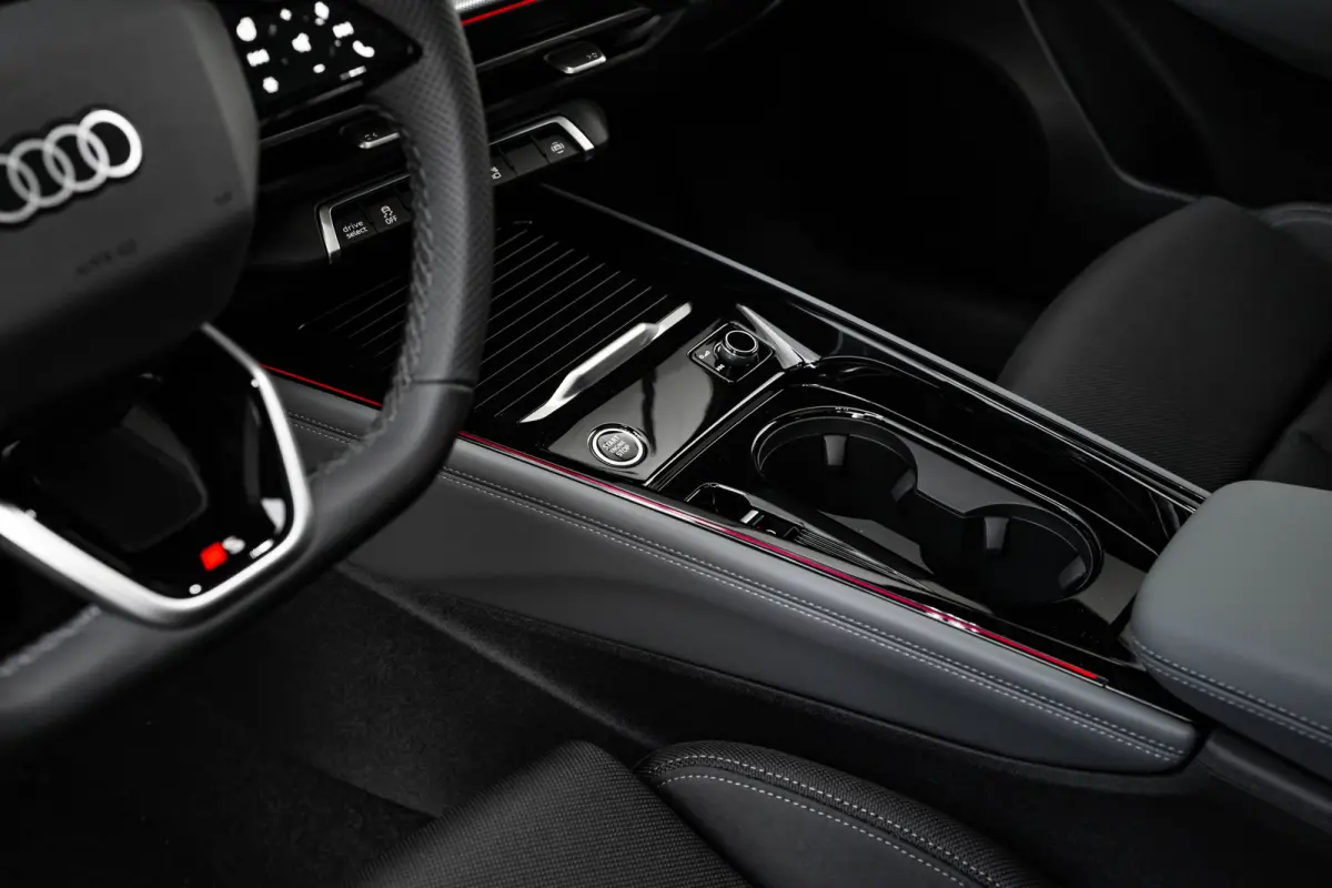 e-hybrid S edition 200 kW / 272 pk | Adaptive cruise control | Audi sound system | Cruise control