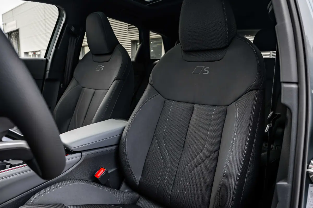 e-hybrid S edition 200 kW / 272 pk | Adaptive cruise control | Audi sound system | Cruise control