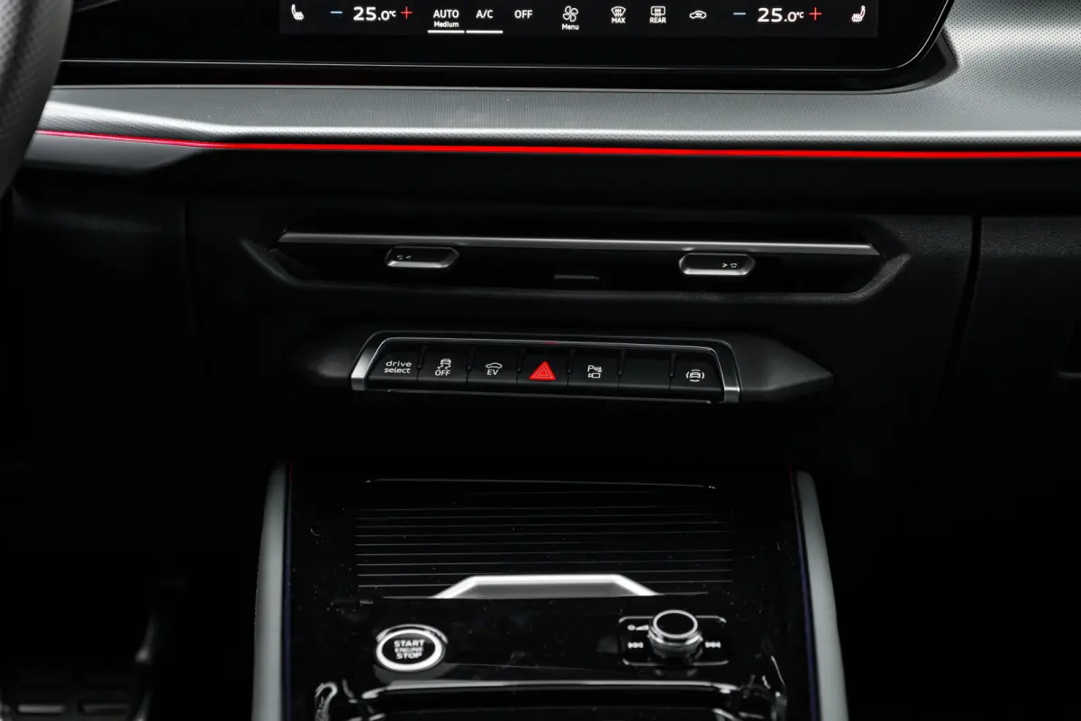 e-hybrid S edition 200 kW / 272 pk | Adaptive cruise control | Audi sound system | Cruise control