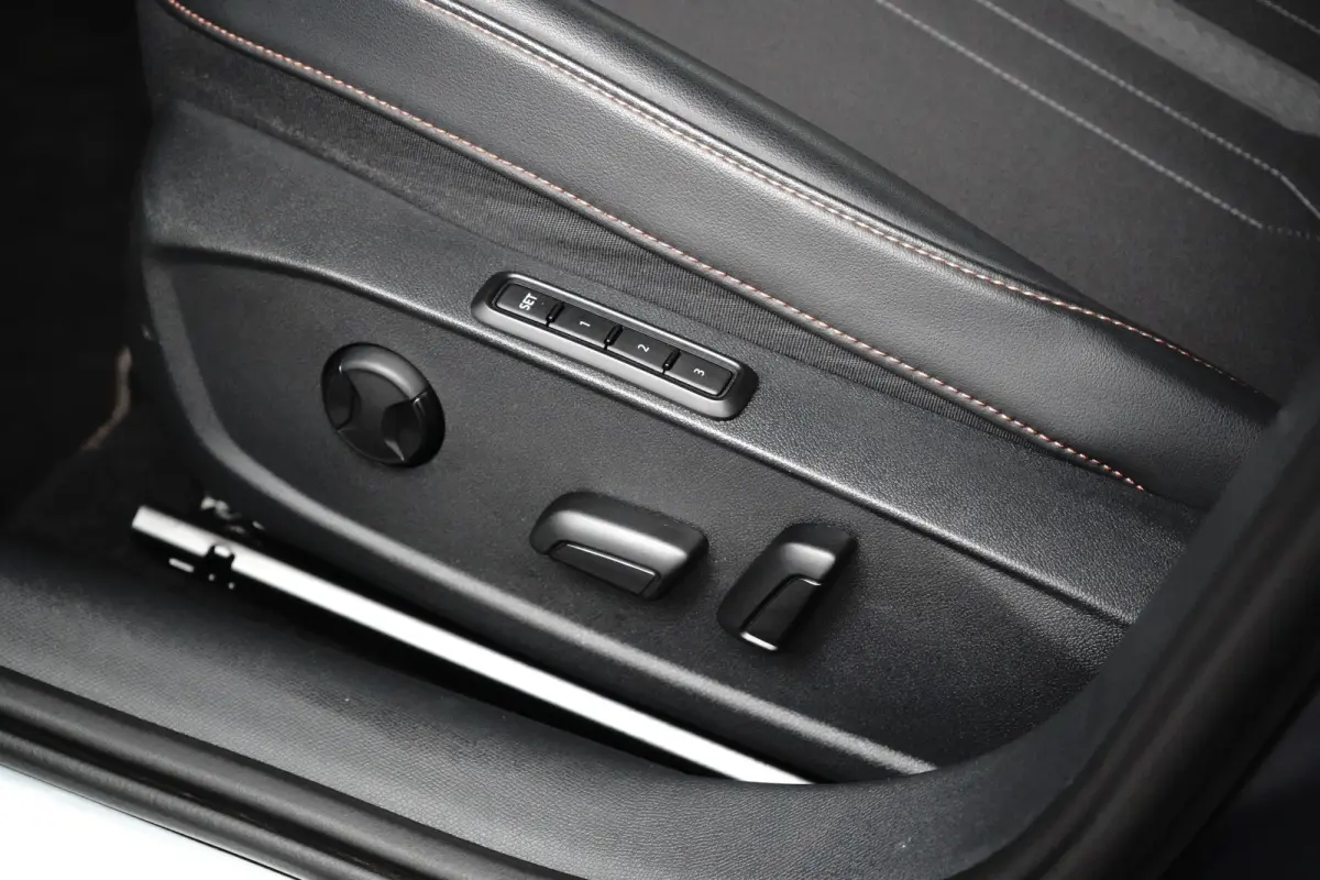 1.4 e-Hybrid Business l Elekt. Stoel incl Memory l 19" l Navigatie l Half Leder l Stoelverwarming l