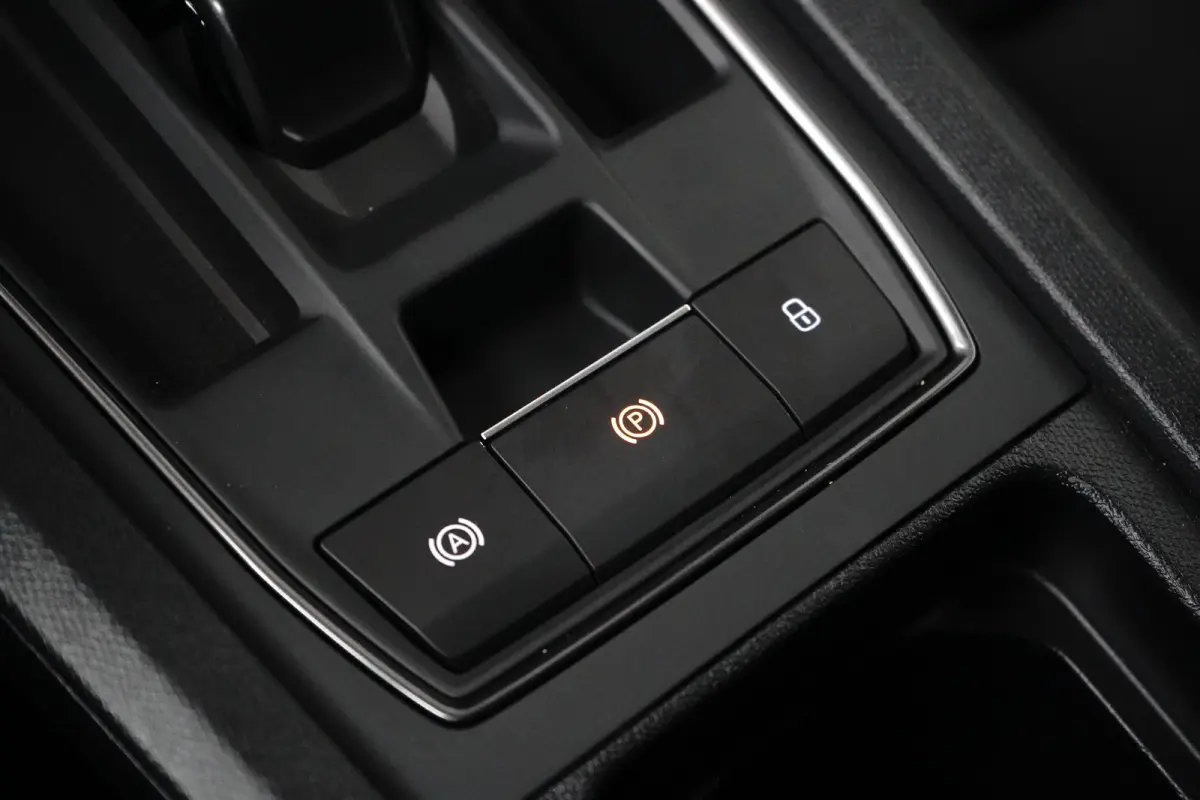 1.4 e-Hybrid Business l Elekt. Stoel incl Memory l 19" l Navigatie l Half Leder l Stoelverwarming l
