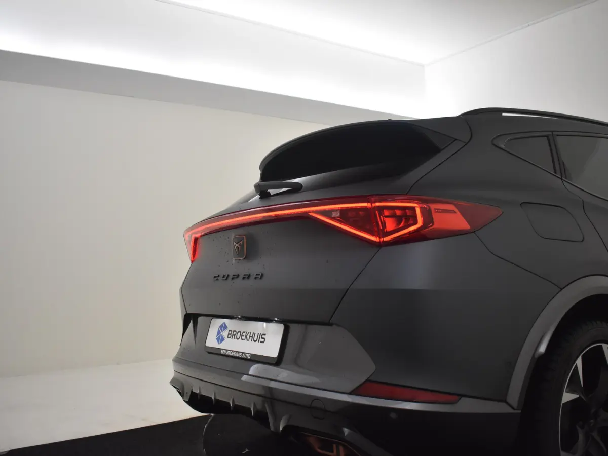 1.4 e-Hybrid Business l Elekt. Stoel incl Memory l 19" l Navigatie l Half Leder l Stoelverwarming l