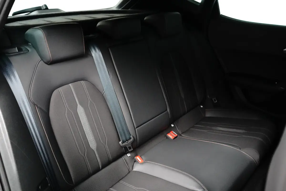 1.4 e-Hybrid Business l Elekt. Stoel incl Memory l 19" l Navigatie l Half Leder l Stoelverwarming l