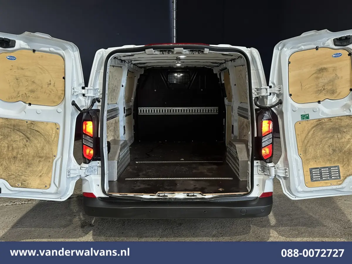 2.0 TDCI L2H1 Euro6 Airco | Camera | LED | Apple Carplay | Android Auto Cruisecontrol, Verwarmde Voorruit, Verwarmbare Spiegels, Parkeersensoren, Bijrijdersbank