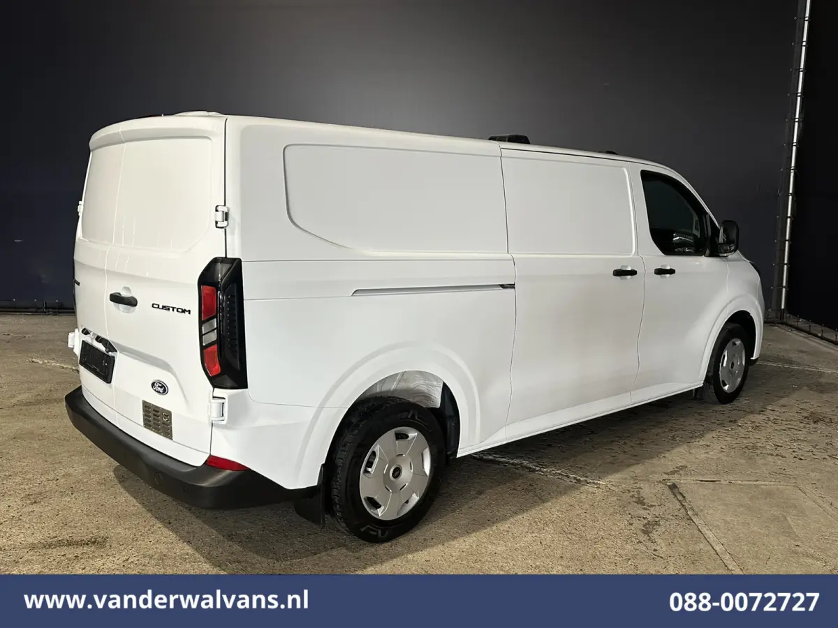 2.0 TDCI L2H1 Euro6 Airco | Camera | LED | Apple Carplay | Android Auto Cruisecontrol, Verwarmde Voorruit, Verwarmbare Spiegels, Parkeersensoren, Bijrijdersbank