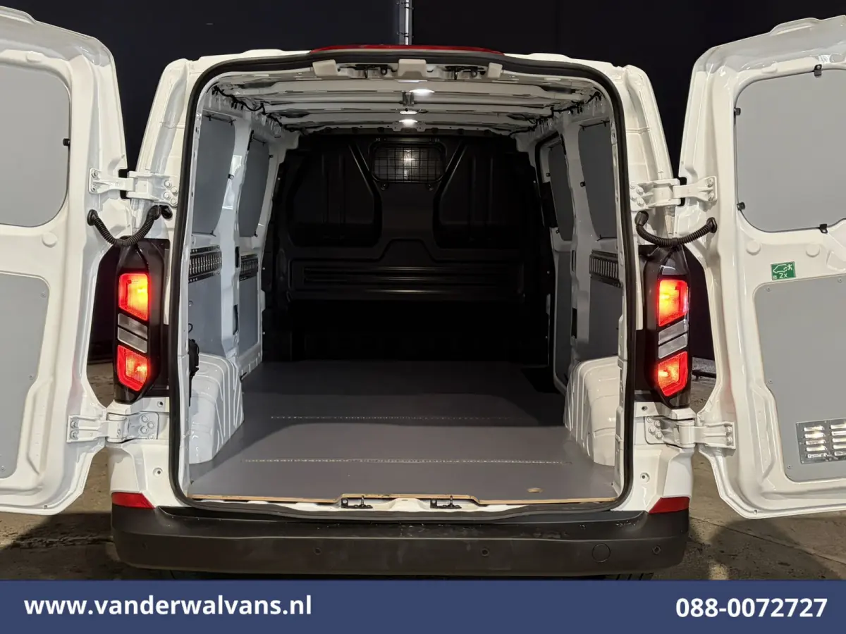2.0 TDCI L2H1 Euro6 Airco | Camera | LED | Apple Carplay | Android Auto Cruisecontrol, Verwarmde Voorruit, Verwarmbare Spiegels, Parkeersensoren, Bijrijdersbank
