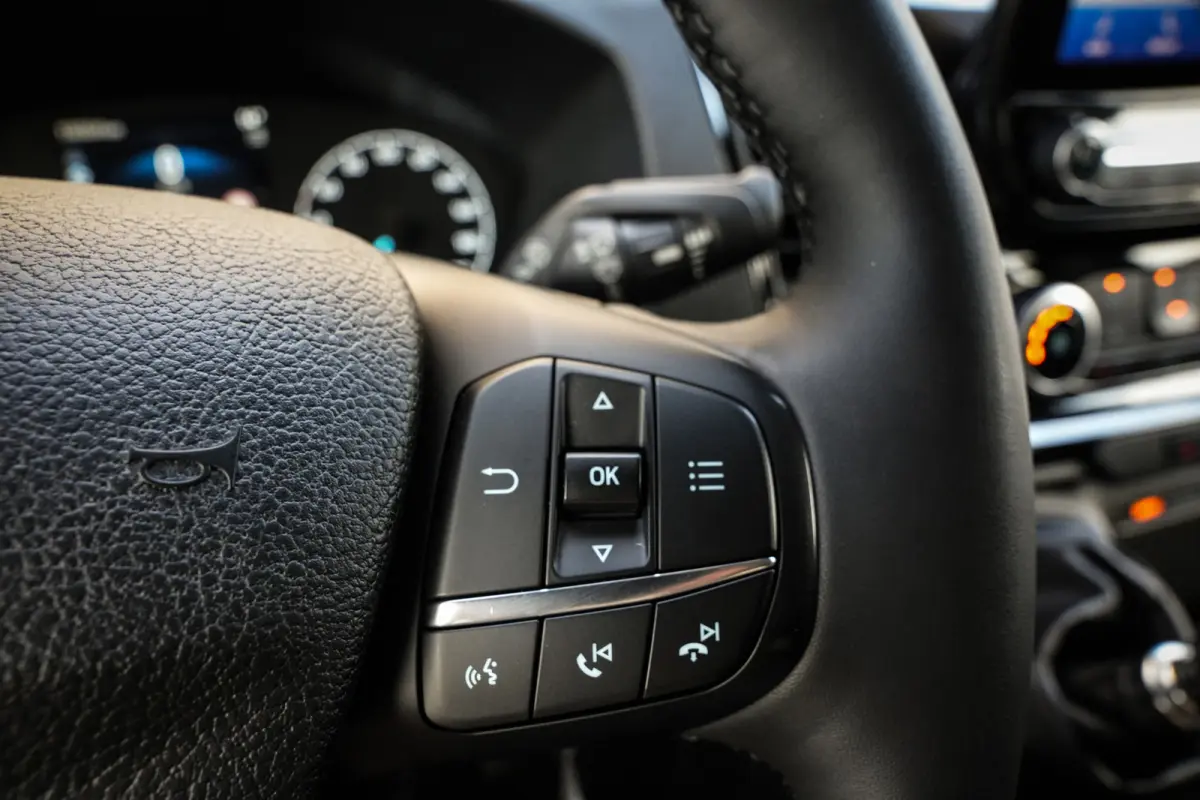 340 2.0 TDCI L2H1 Trail | ACC | Clima | Leder | 6-zits | Navi | 1e eig. | Metallic |