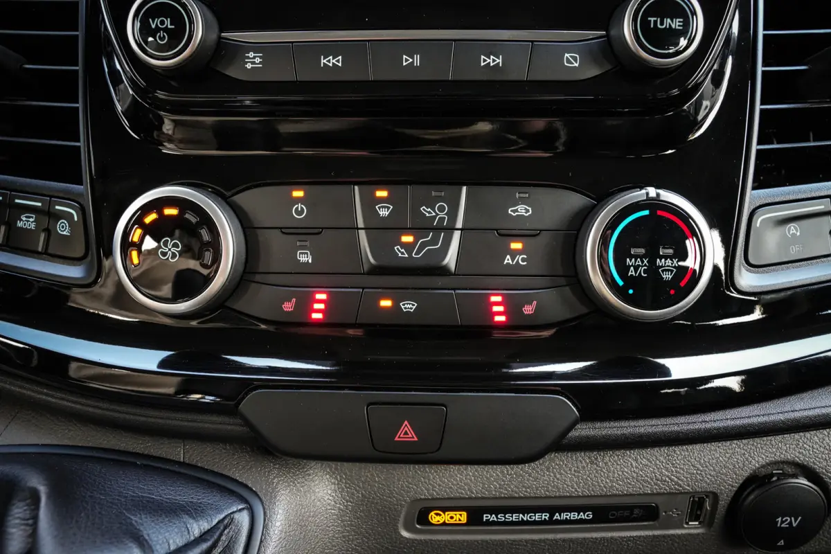 340 2.0 TDCI L2H1 Trail | ACC | Clima | Leder | 6-zits | Navi | 1e eig. | Metallic |