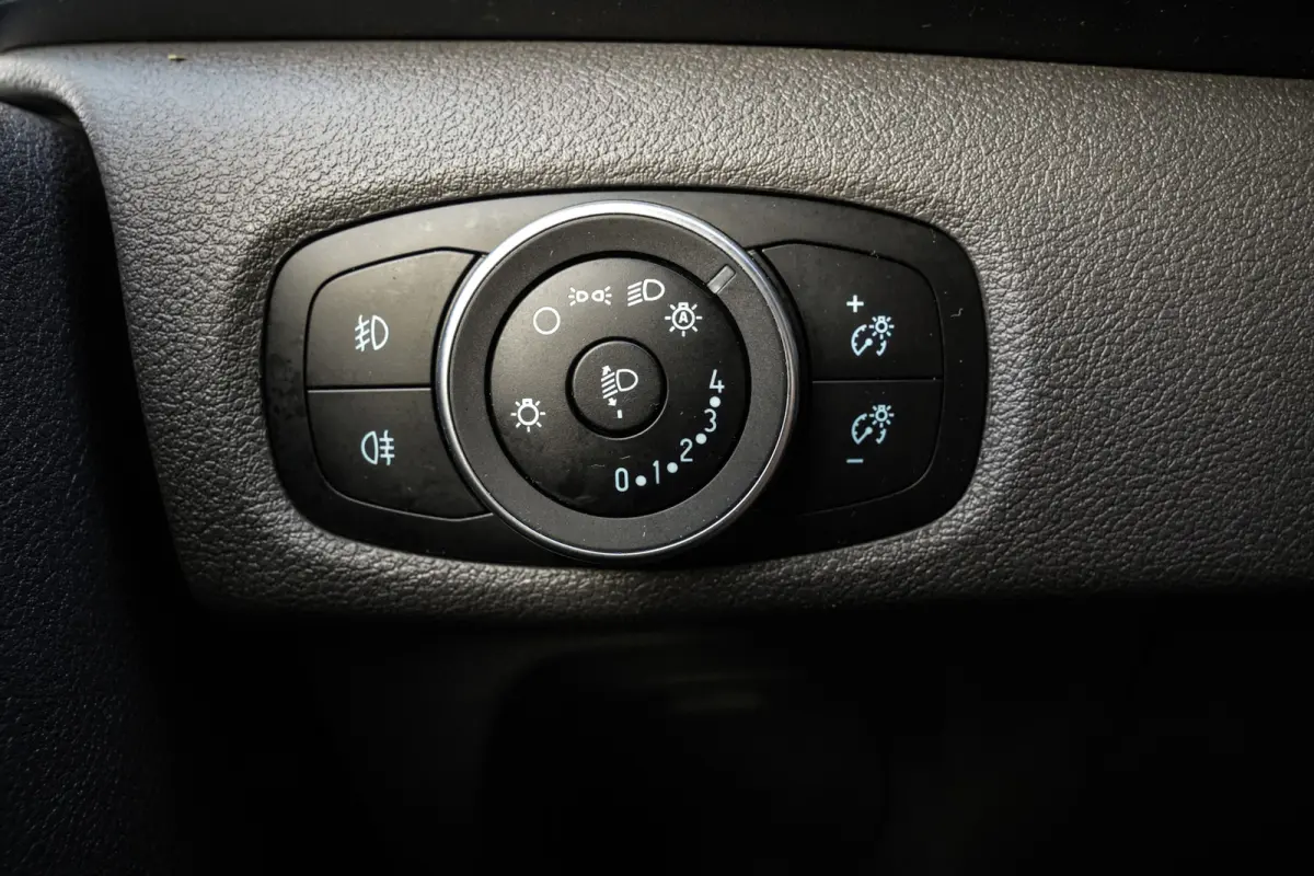 340 2.0 TDCI L2H1 Trail | ACC | Clima | Leder | 6-zits | Navi | 1e eig. | Metallic |