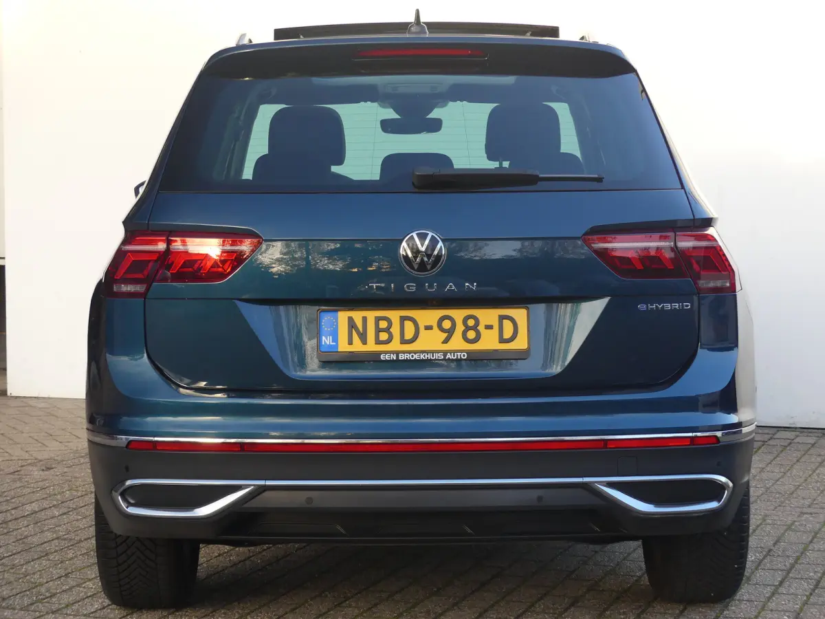 1.4 TSI eHybrid R-Line Business+ | PANORAMADAK | ADAPTIVE CRUISE | DODEHOEKDETECTIE | CAMERA | PARKEERSENSOREN V+A | ELEKTRISCHE ACHTERKLEP | NAVI | LMV 18" | APPLE CARPLAY / ANDROID AUTO |