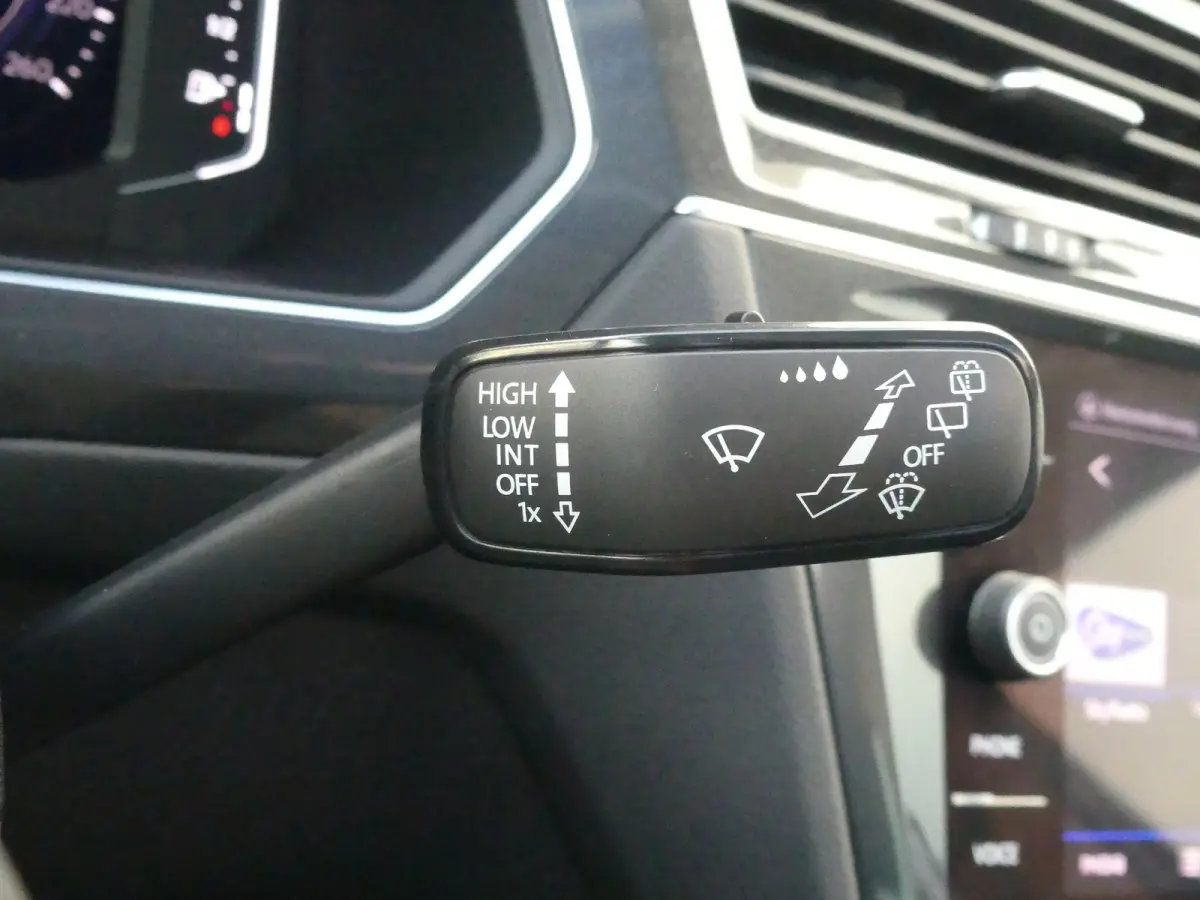 1.4 TSI eHybrid R-Line Business+ | PANORAMADAK | ADAPTIVE CRUISE | DODEHOEKDETECTIE | CAMERA | PARKEERSENSOREN V+A | ELEKTRISCHE ACHTERKLEP | NAVI | LMV 18" | APPLE CARPLAY / ANDROID AUTO |