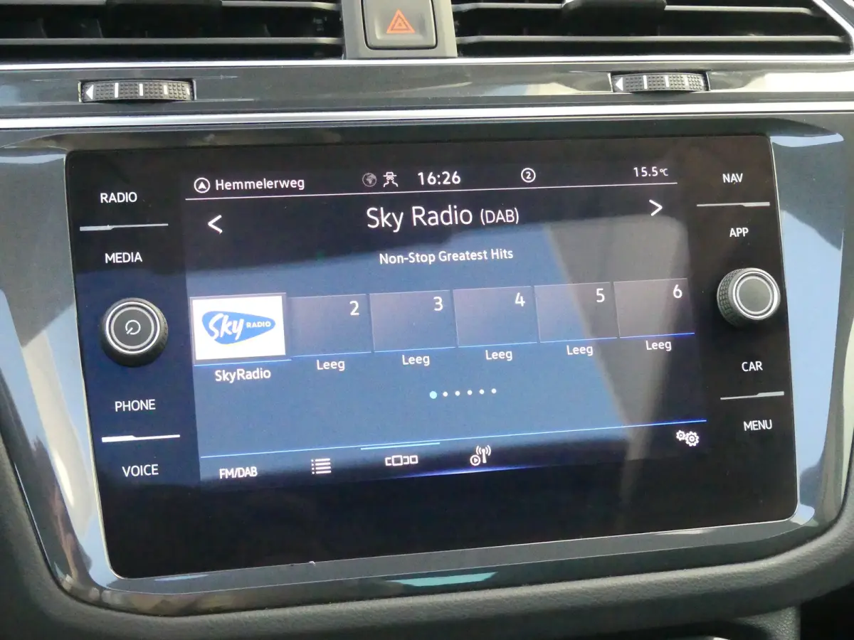 1.4 TSI eHybrid R-Line Business+ | PANORAMADAK | ADAPTIVE CRUISE | DODEHOEKDETECTIE | CAMERA | PARKEERSENSOREN V+A | ELEKTRISCHE ACHTERKLEP | NAVI | LMV 18" | APPLE CARPLAY / ANDROID AUTO |