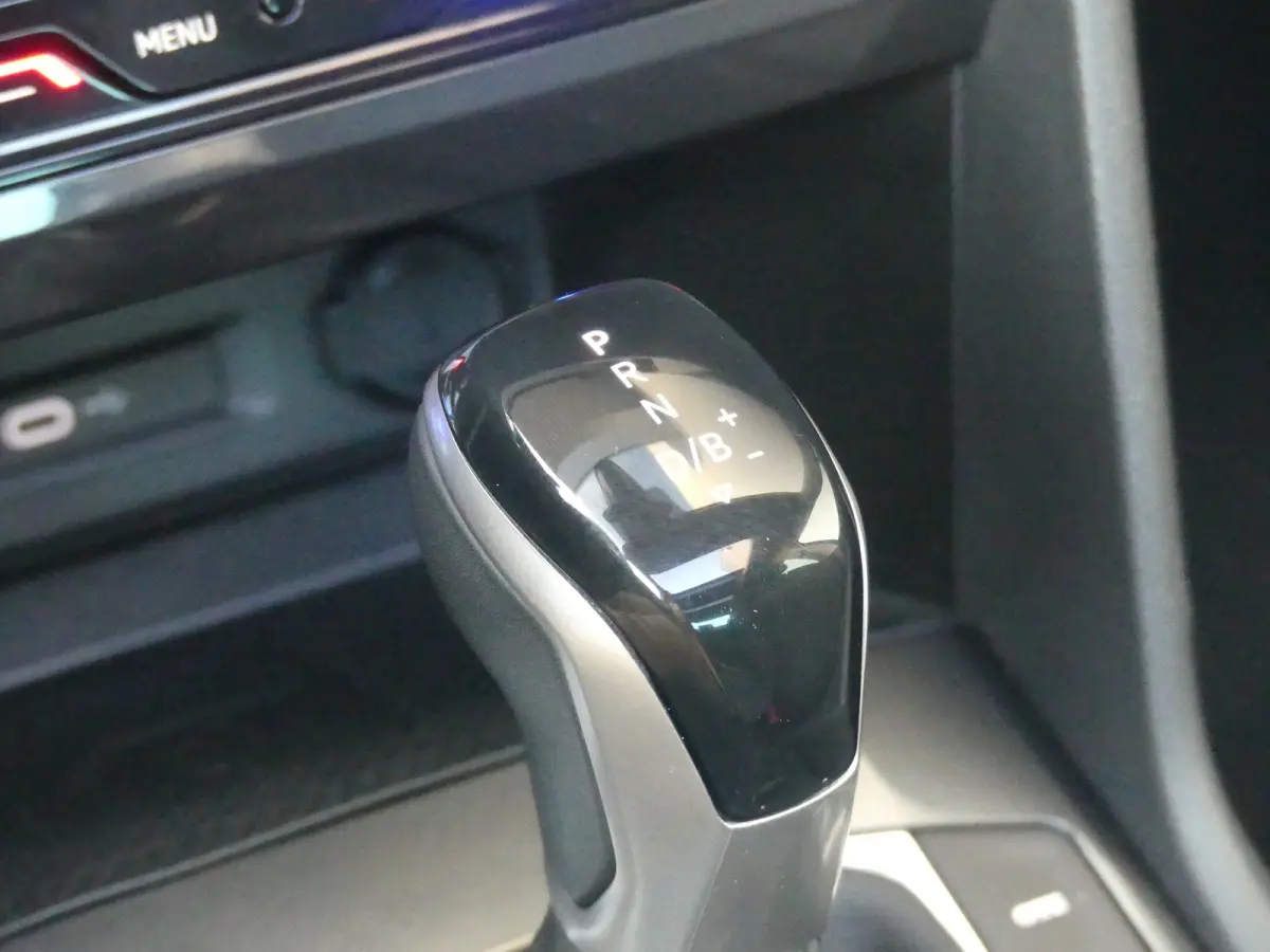 1.4 TSI eHybrid R-Line Business+ | PANORAMADAK | ADAPTIVE CRUISE | DODEHOEKDETECTIE | CAMERA | PARKEERSENSOREN V+A | ELEKTRISCHE ACHTERKLEP | NAVI | LMV 18" | APPLE CARPLAY / ANDROID AUTO |