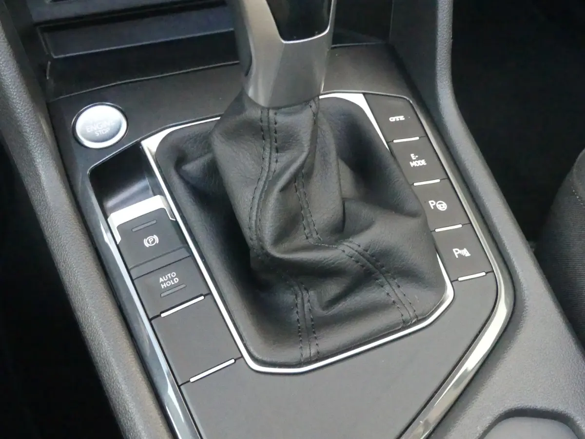 1.4 TSI eHybrid R-Line Business+ | PANORAMADAK | ADAPTIVE CRUISE | DODEHOEKDETECTIE | CAMERA | PARKEERSENSOREN V+A | ELEKTRISCHE ACHTERKLEP | NAVI | LMV 18" | APPLE CARPLAY / ANDROID AUTO |