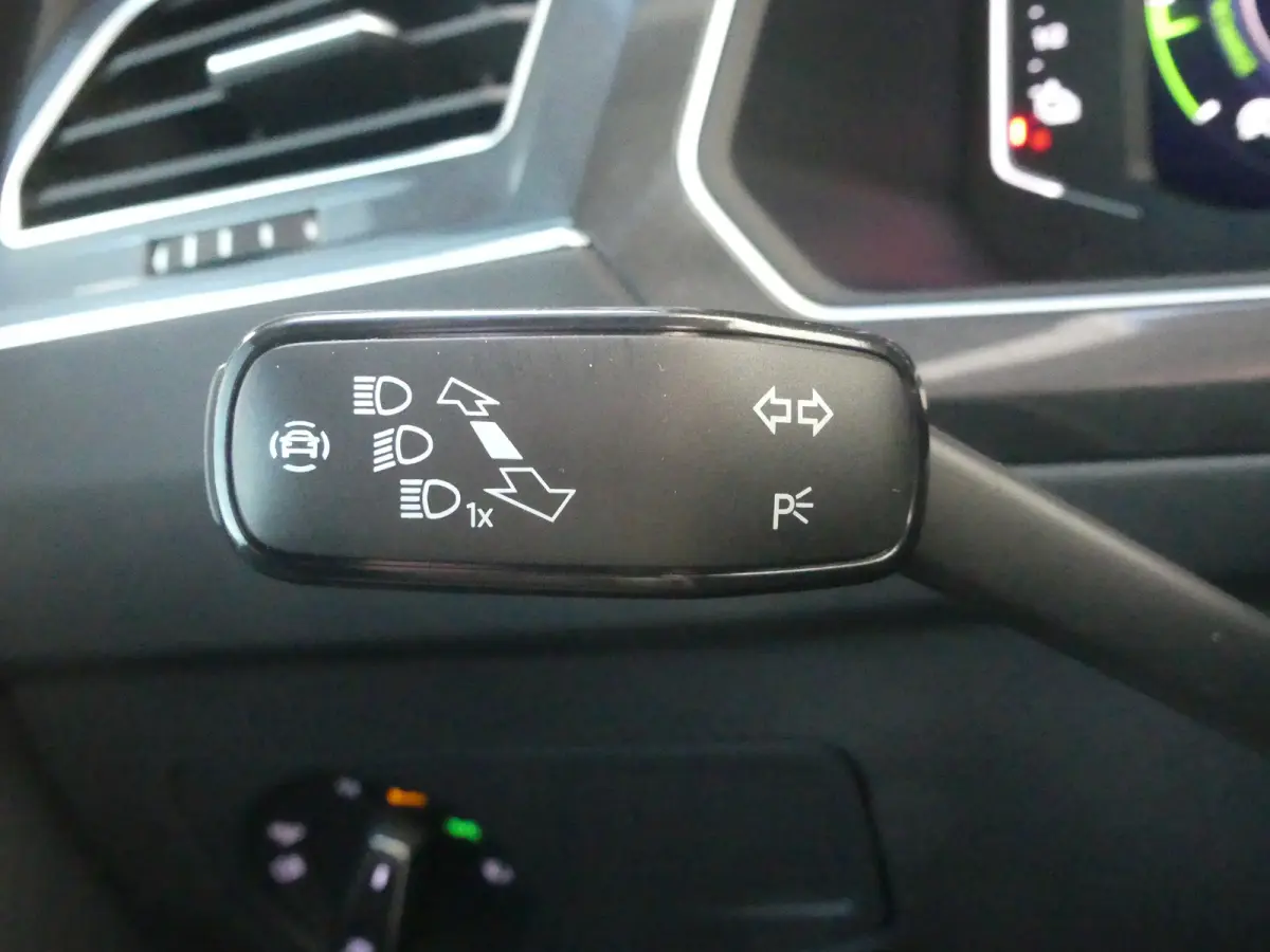 1.4 TSI eHybrid R-Line Business+ | PANORAMADAK | ADAPTIVE CRUISE | DODEHOEKDETECTIE | CAMERA | PARKEERSENSOREN V+A | ELEKTRISCHE ACHTERKLEP | NAVI | LMV 18" | APPLE CARPLAY / ANDROID AUTO |