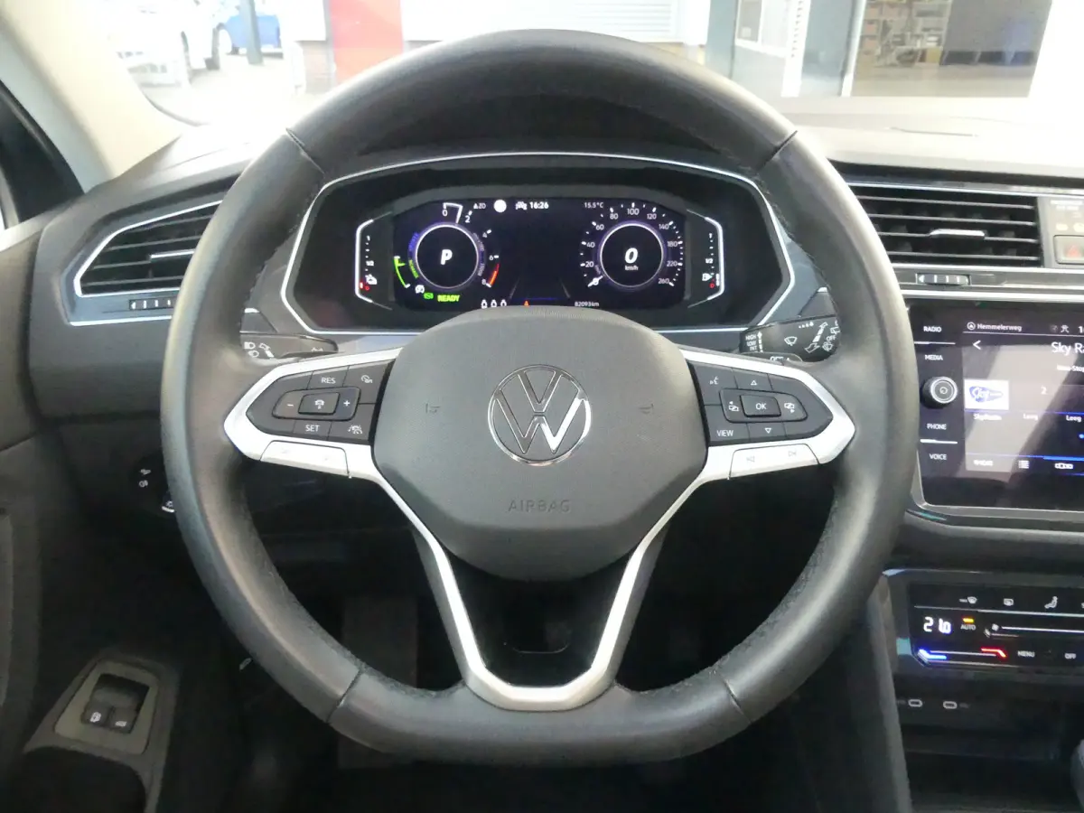 1.4 TSI eHybrid R-Line Business+ | PANORAMADAK | ADAPTIVE CRUISE | DODEHOEKDETECTIE | CAMERA | PARKEERSENSOREN V+A | ELEKTRISCHE ACHTERKLEP | NAVI | LMV 18" | APPLE CARPLAY / ANDROID AUTO |