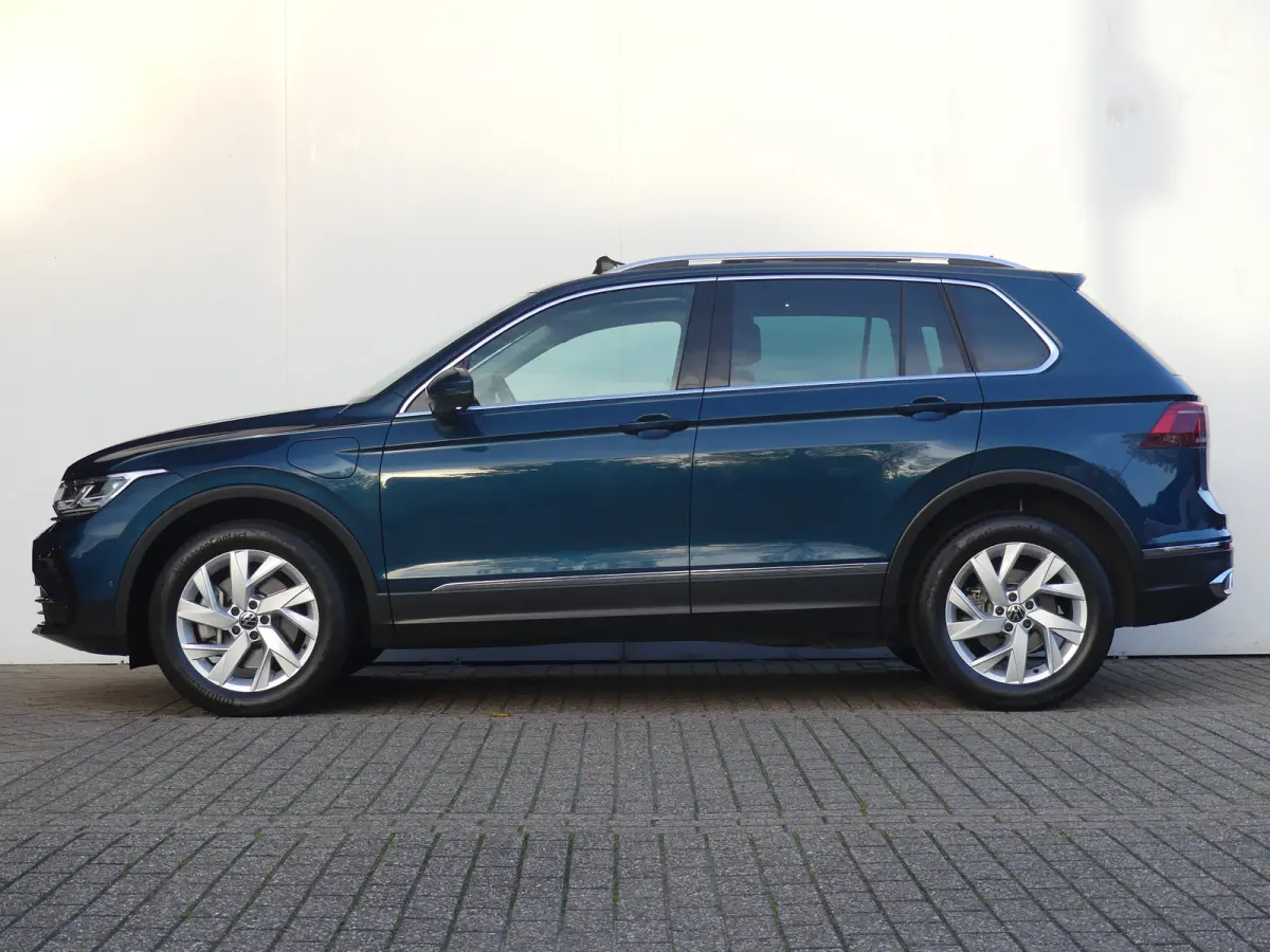 1.4 TSI eHybrid R-Line Business+ | PANORAMADAK | ADAPTIVE CRUISE | DODEHOEKDETECTIE | CAMERA | PARKEERSENSOREN V+A | ELEKTRISCHE ACHTERKLEP | NAVI | LMV 18" | APPLE CARPLAY / ANDROID AUTO |