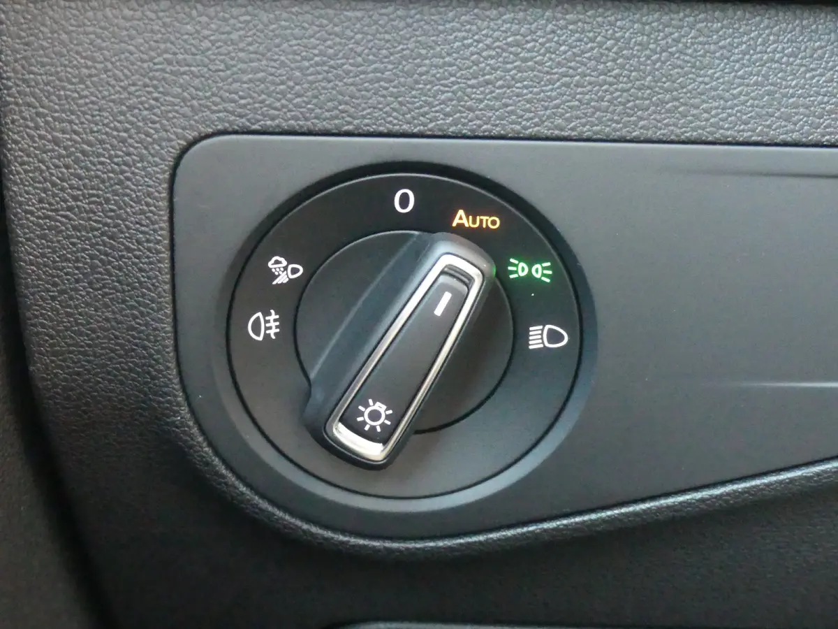 1.4 TSI eHybrid R-Line Business+ | PANORAMADAK | ADAPTIVE CRUISE | DODEHOEKDETECTIE | CAMERA | PARKEERSENSOREN V+A | ELEKTRISCHE ACHTERKLEP | NAVI | LMV 18" | APPLE CARPLAY / ANDROID AUTO |