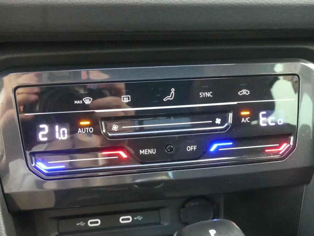 1.4 TSI eHybrid R-Line Business+ | PANORAMADAK | ADAPTIVE CRUISE | DODEHOEKDETECTIE | CAMERA | PARKEERSENSOREN V+A | ELEKTRISCHE ACHTERKLEP | NAVI | LMV 18" | APPLE CARPLAY / ANDROID AUTO |